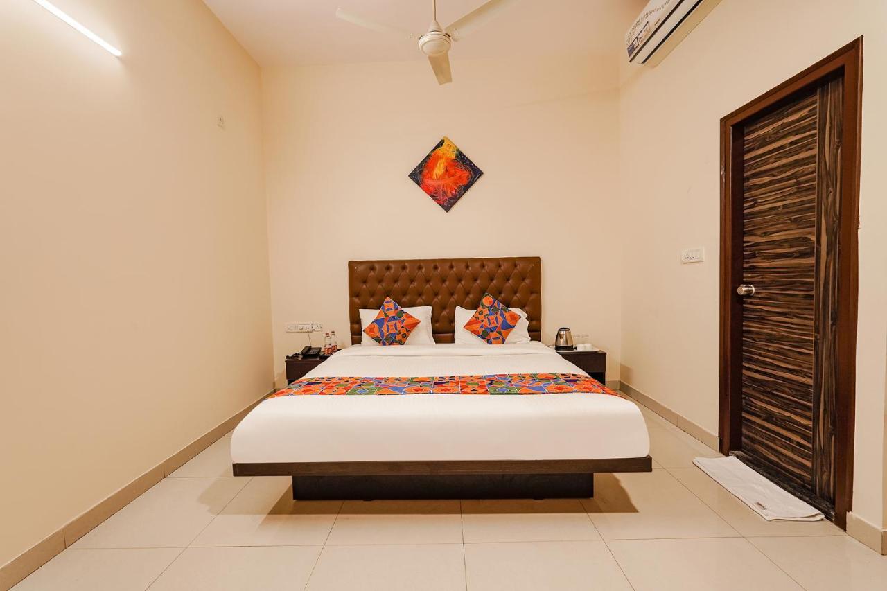 Fabhotel Leela Park 3*