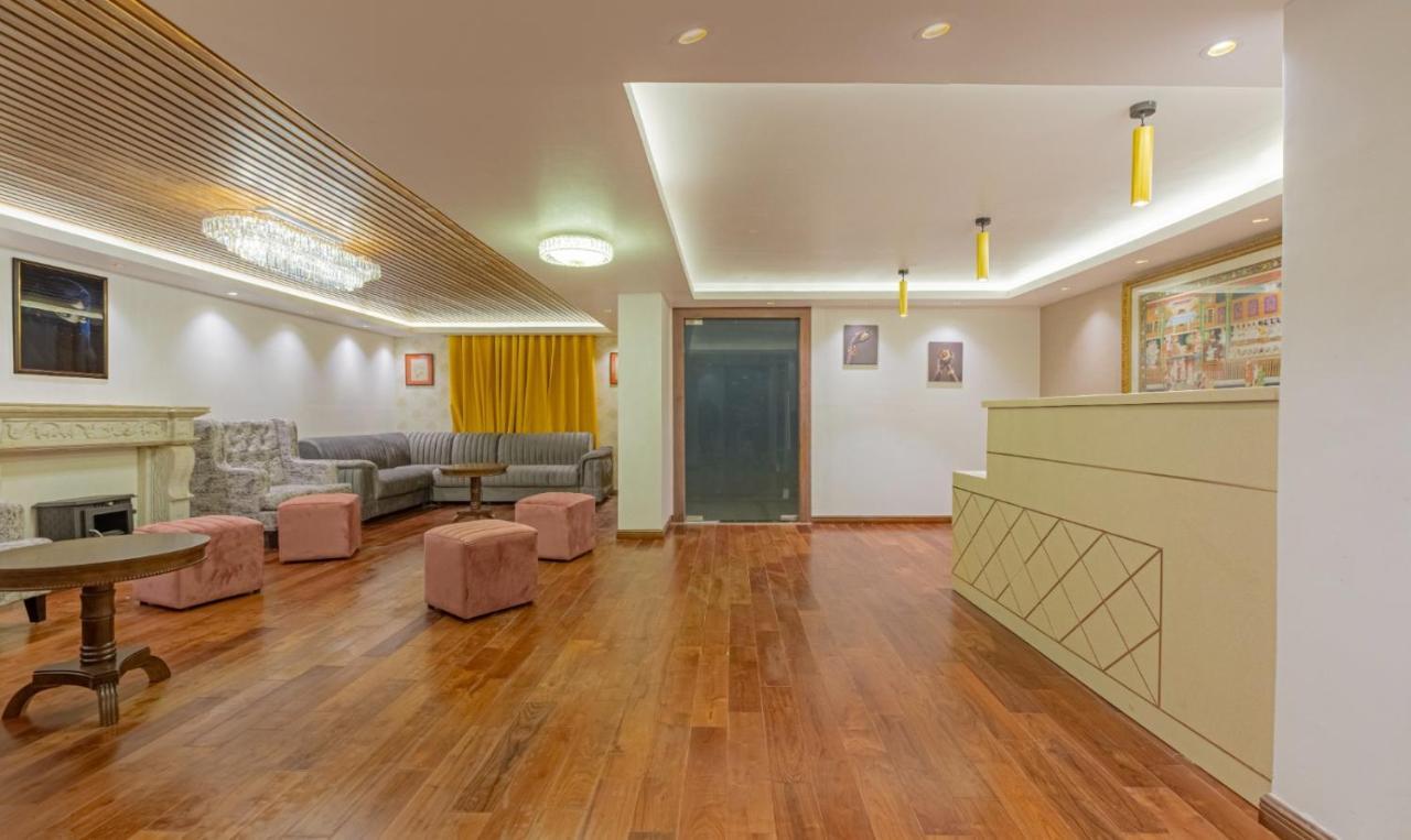 Leela Park 4*
