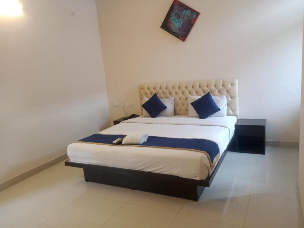 Leela Park 4*