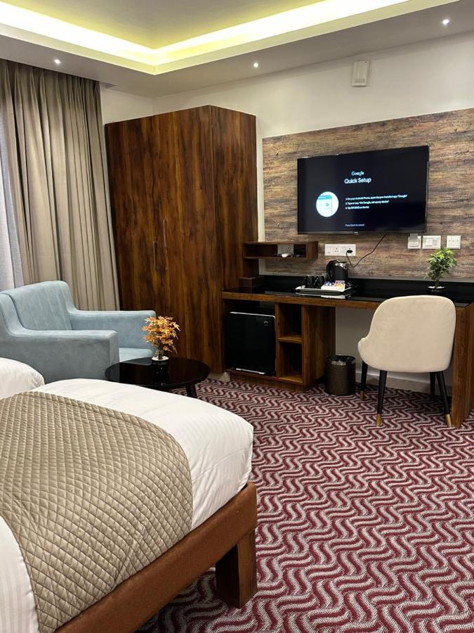 Royal Ace Luxur Hotel 4*