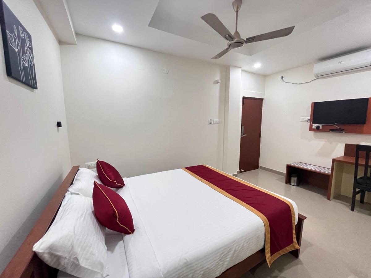 Hotel Royal Flora Koramangala 3*