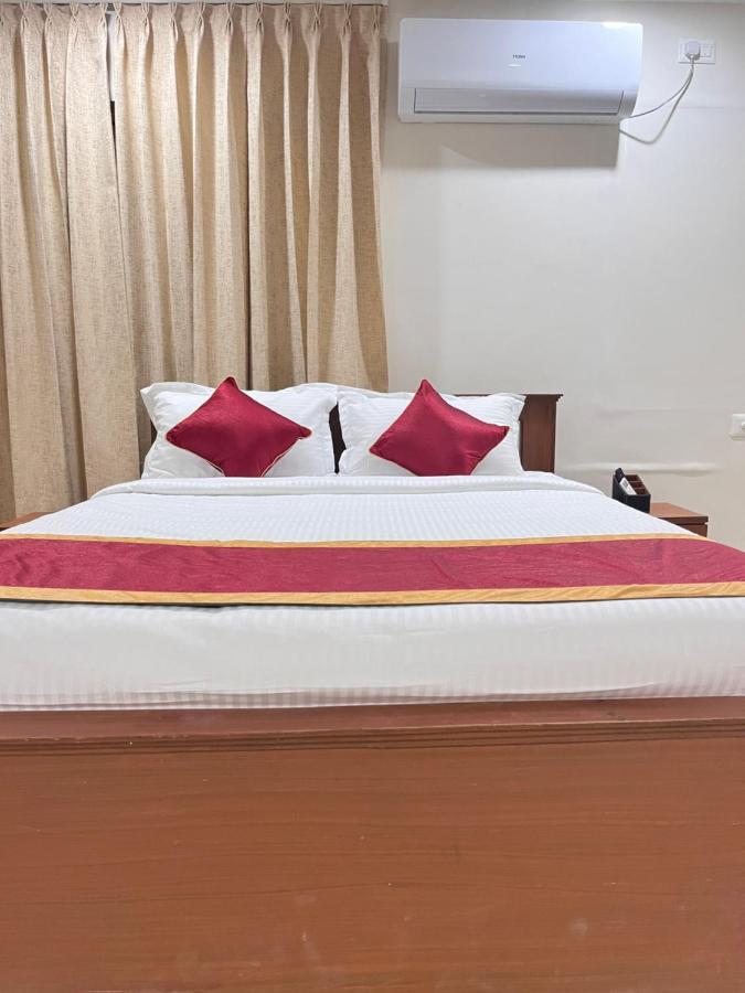 Hotel Royal Flora Koramangala 3*