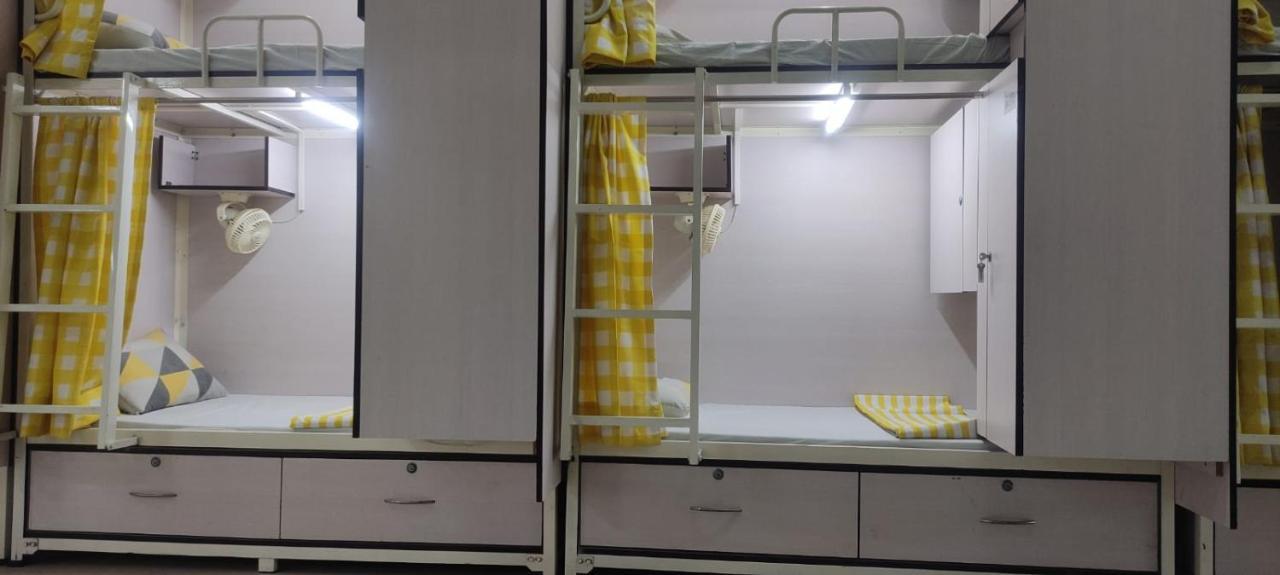 Abuzz Oxfordcaps Bannerghatta Hostel