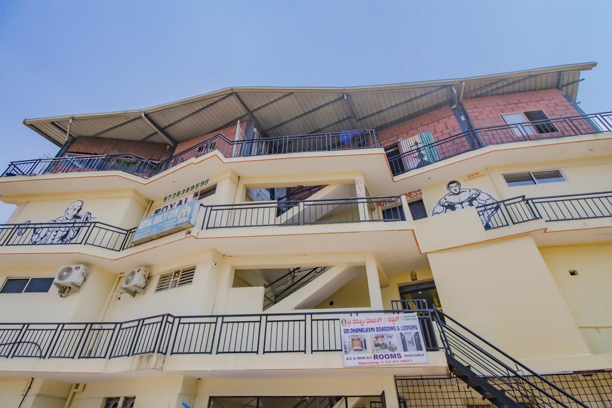 Oyo 79181 Sri Dhanalakshmi Boarding & Lodging Hotel