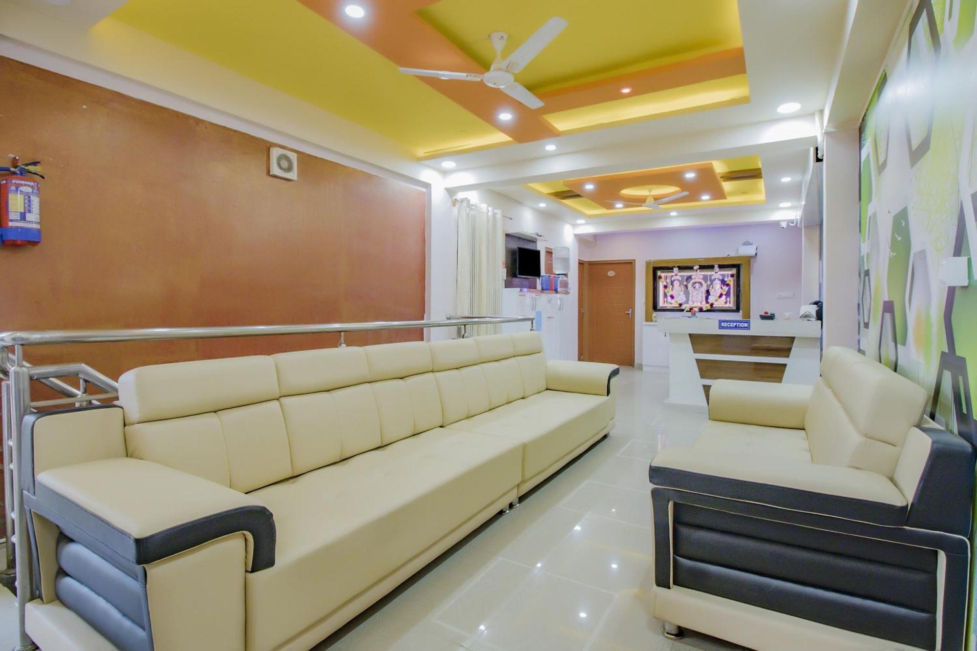 Oyo 79181 Sri Dhanalakshmi Boarding & Lodging 3*