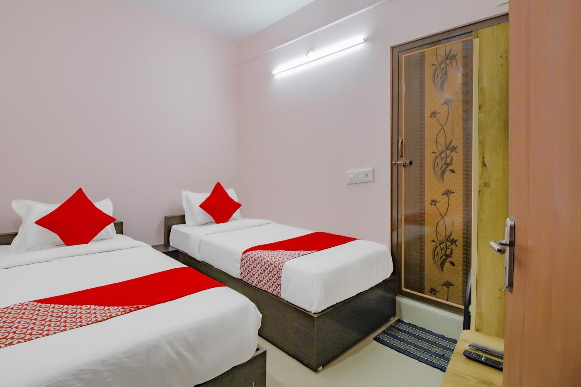 Hotel Oyo 79181 Sri Dhanalakshmi Boarding & Lodging