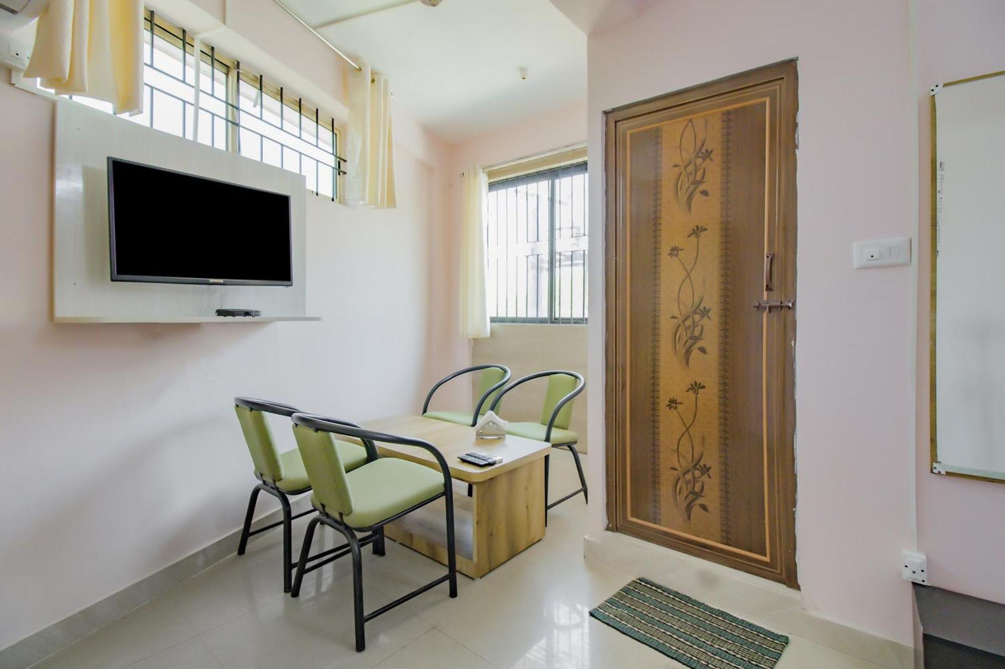 Oyo 79181 Sri Dhanalakshmi Boarding & Lodging Hotel