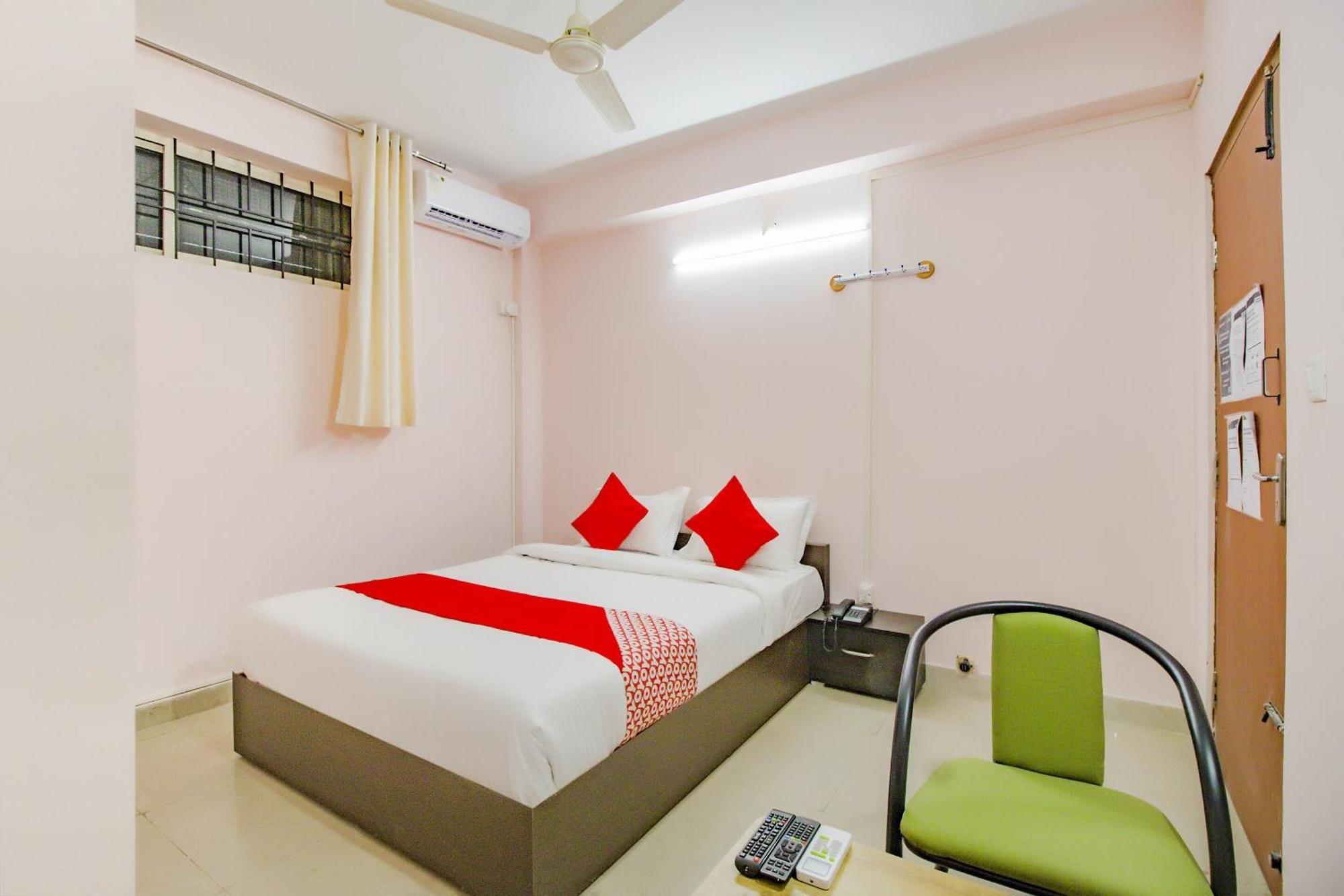 Oyo 79181 Sri Dhanalakshmi Boarding & Lodging Hotel Bangalore