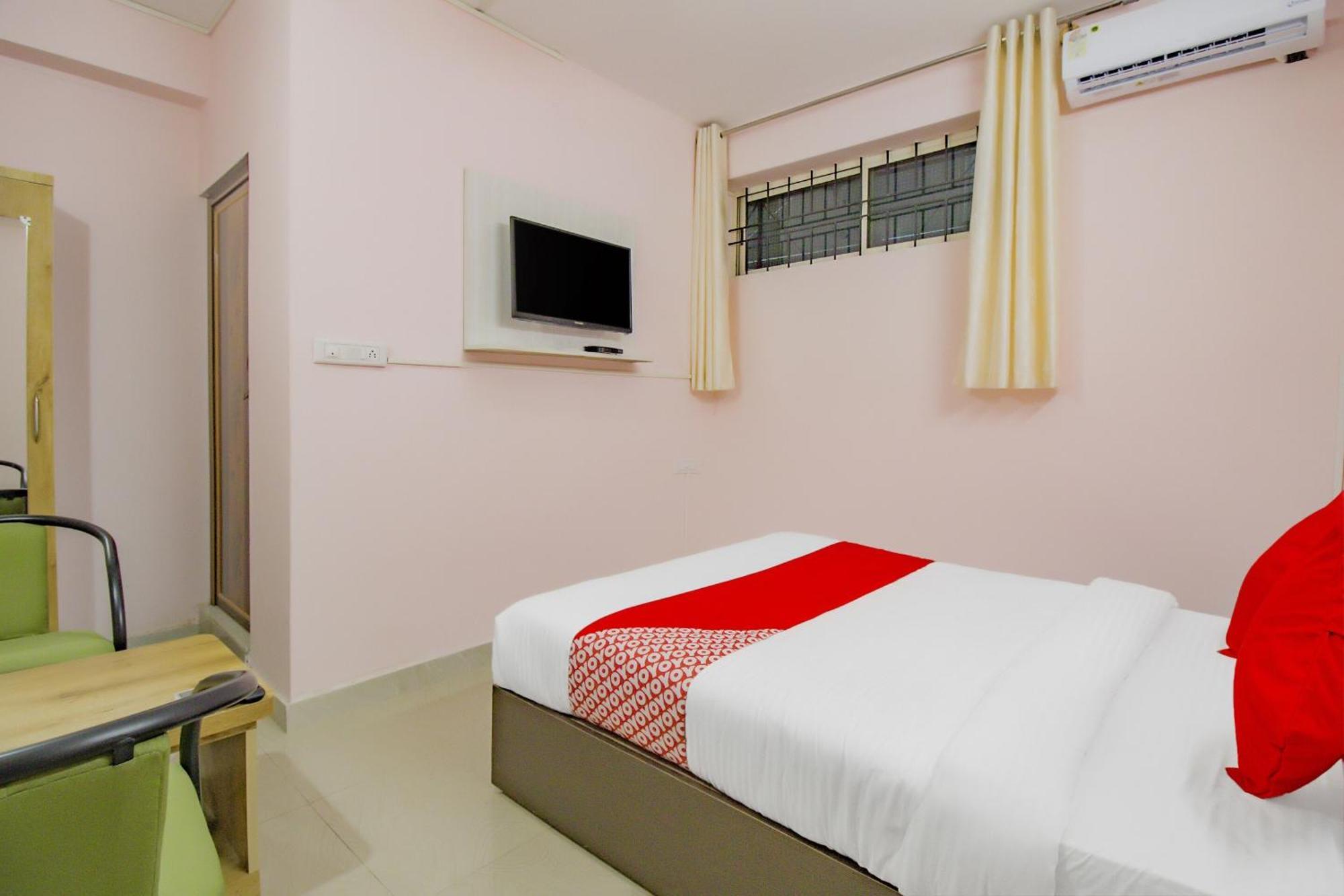 Oyo 79181 Sri Dhanalakshmi Boarding & Lodging Hotel Bangalore
