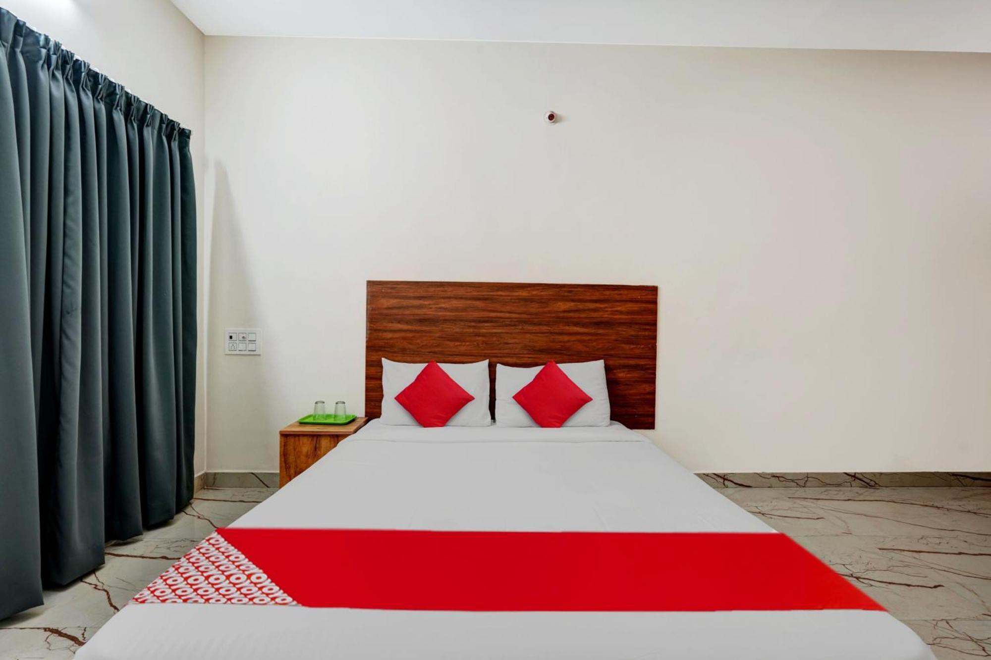 O Sri Balaji Comforts Hotel 4*