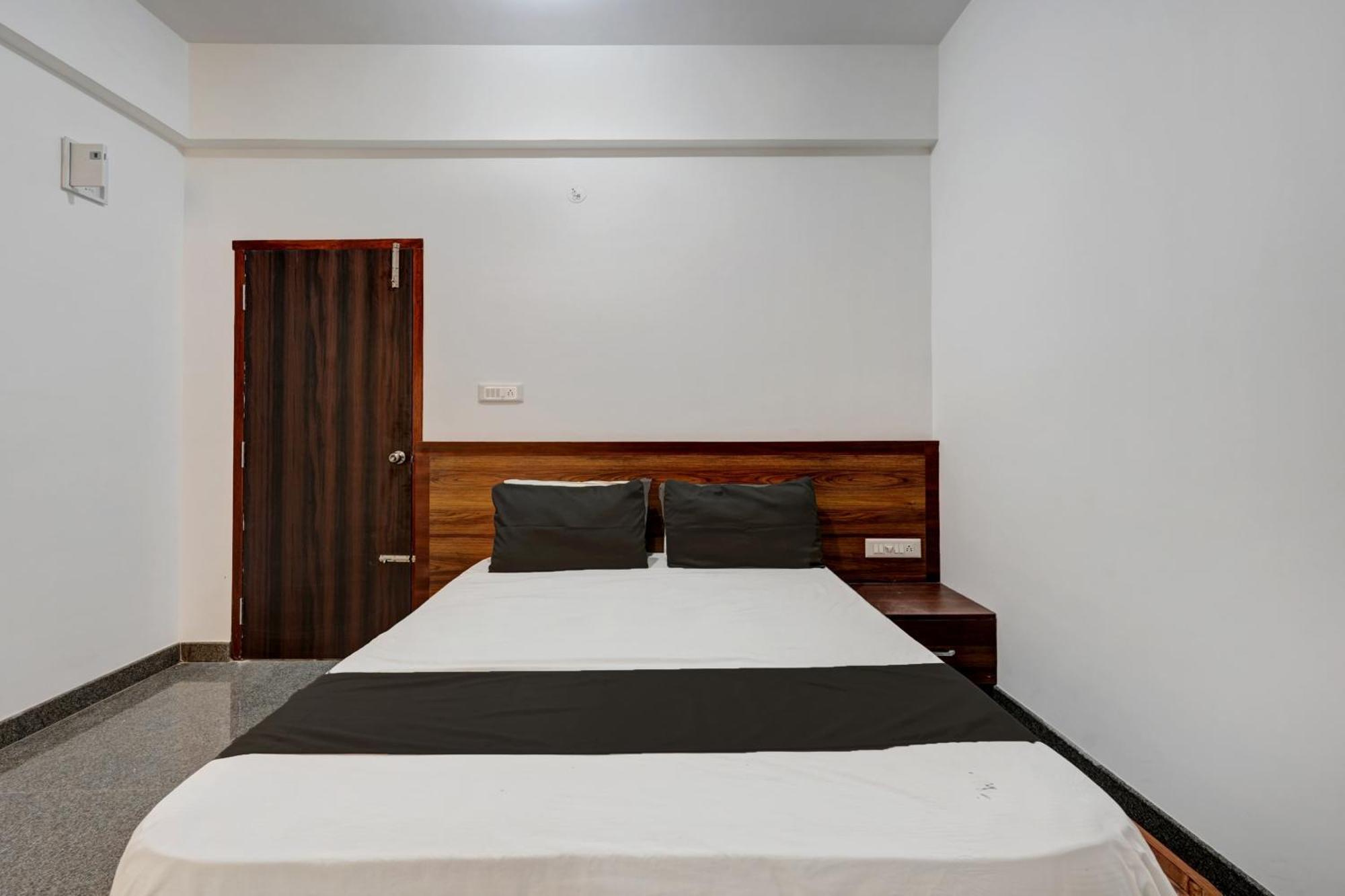 Oyo Bungalow Lodging & Boarding Hotel Bangalore