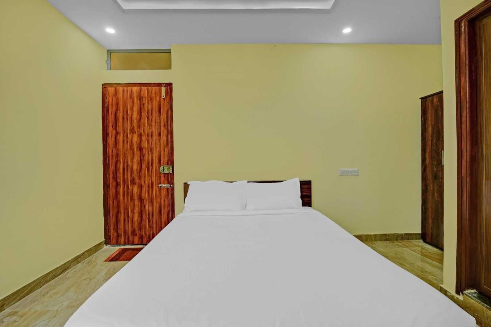 Collection O Royal Ruby Electronic Phase 1 Hotel