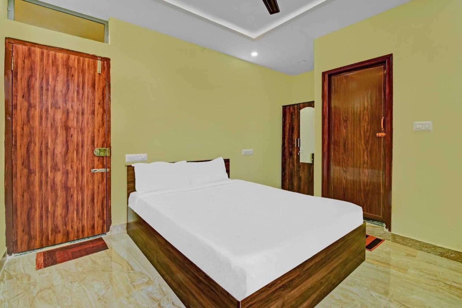 Collection O Royal Ruby Electronic Phase 1 Hotel