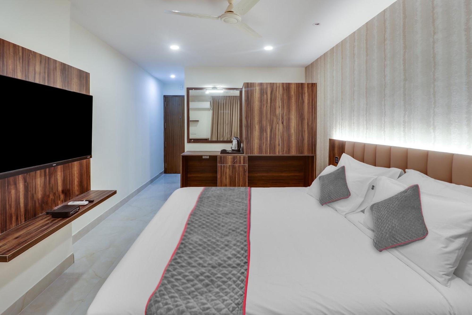 Hotel Collection O Manu 4*