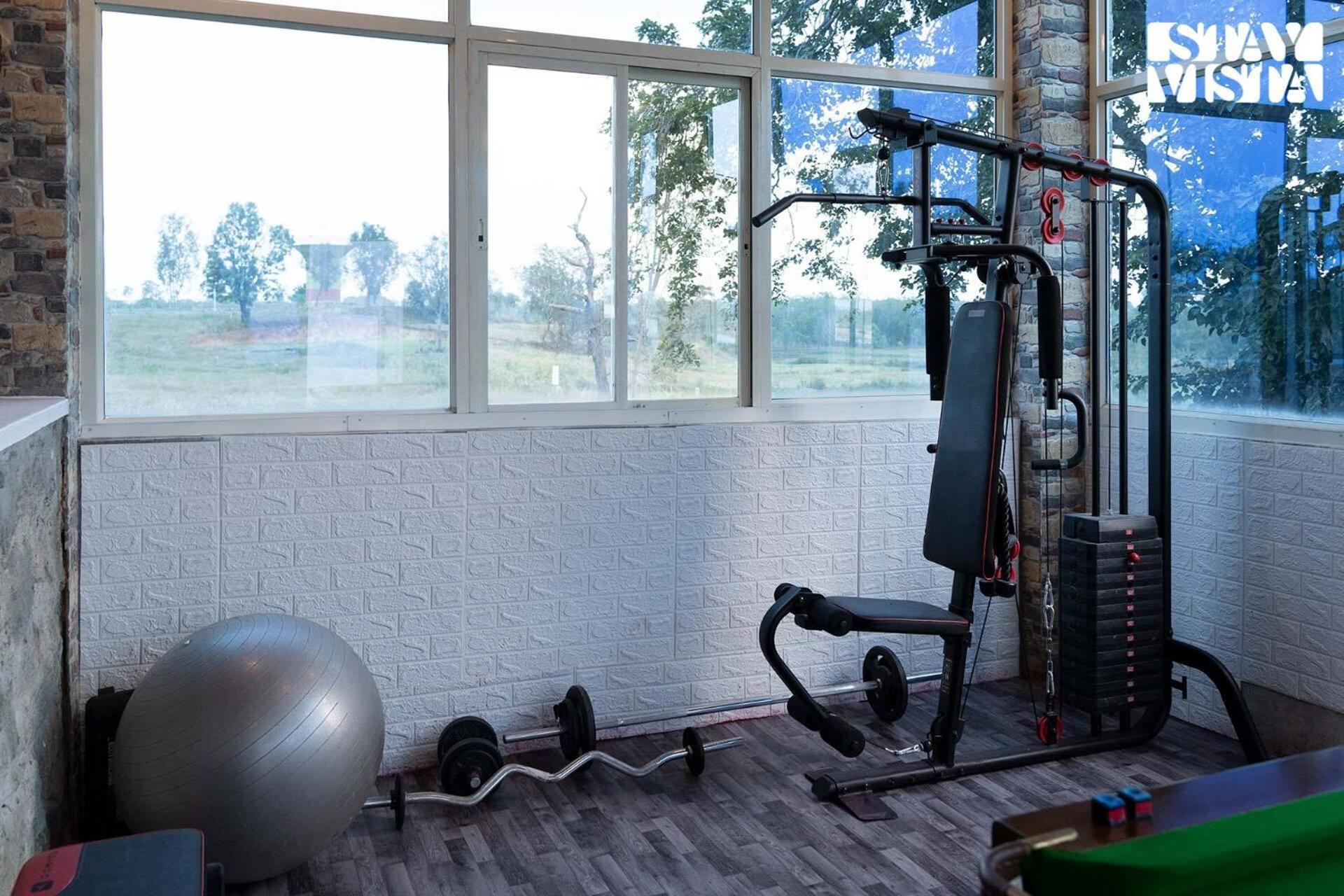Stayvista At The Goldilocks With Pvt Pool & Gym Villa