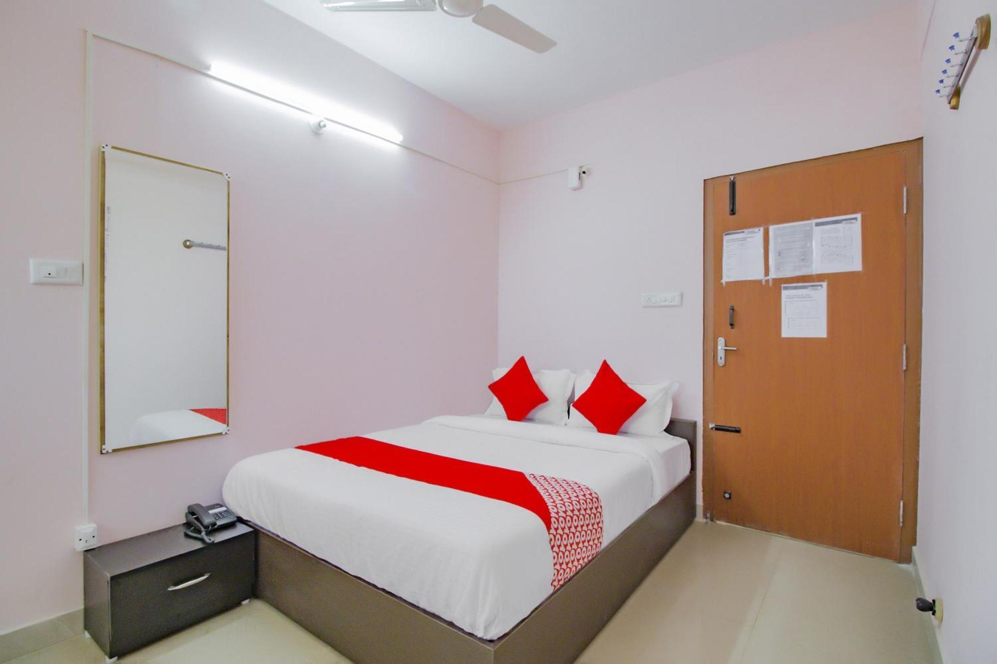 Hotel Oyo 79181 Sri Dhanalakshmi Boarding & Lodging