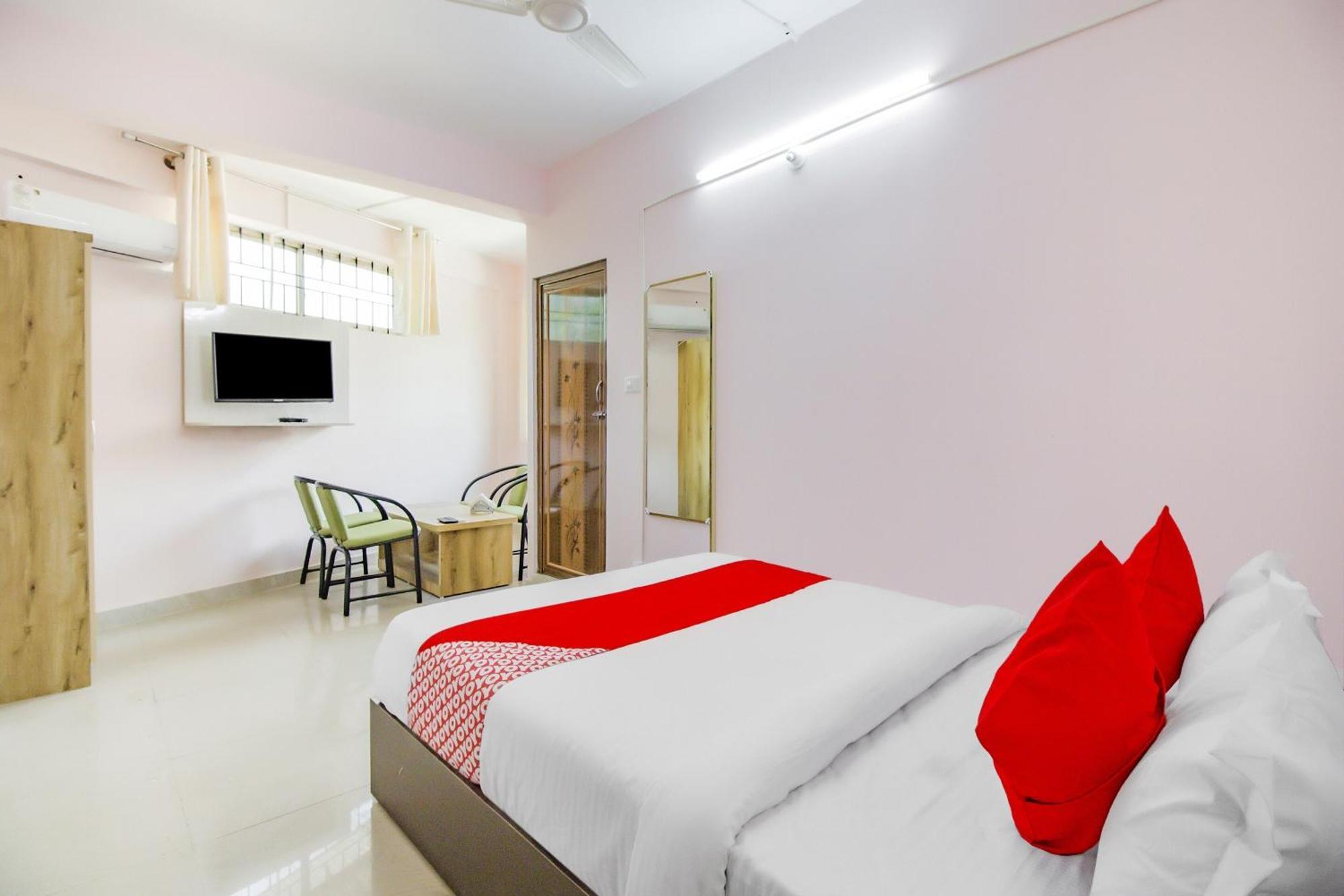 Hotel Oyo 79181 Sri Dhanalakshmi Boarding & Lodging Bangalore