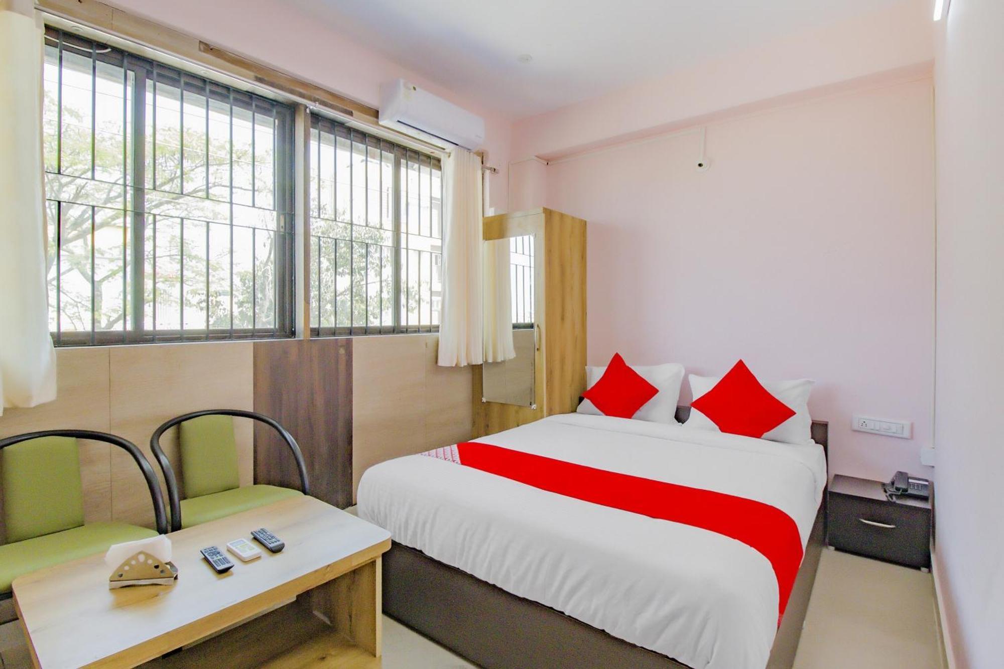 Oyo 79181 Sri Dhanalakshmi Boarding & Lodging Hotel Bangalore