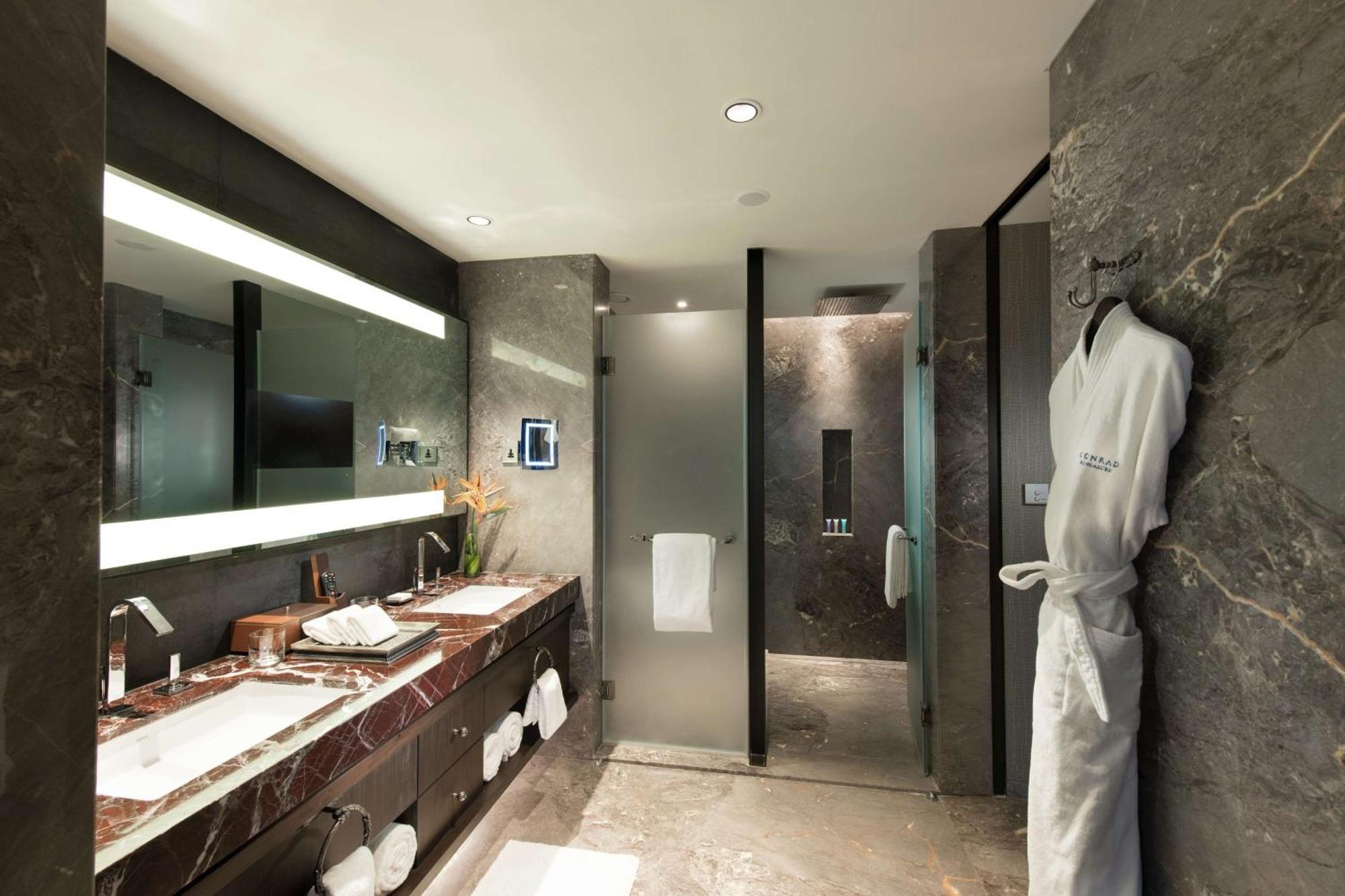 Conrad 5*