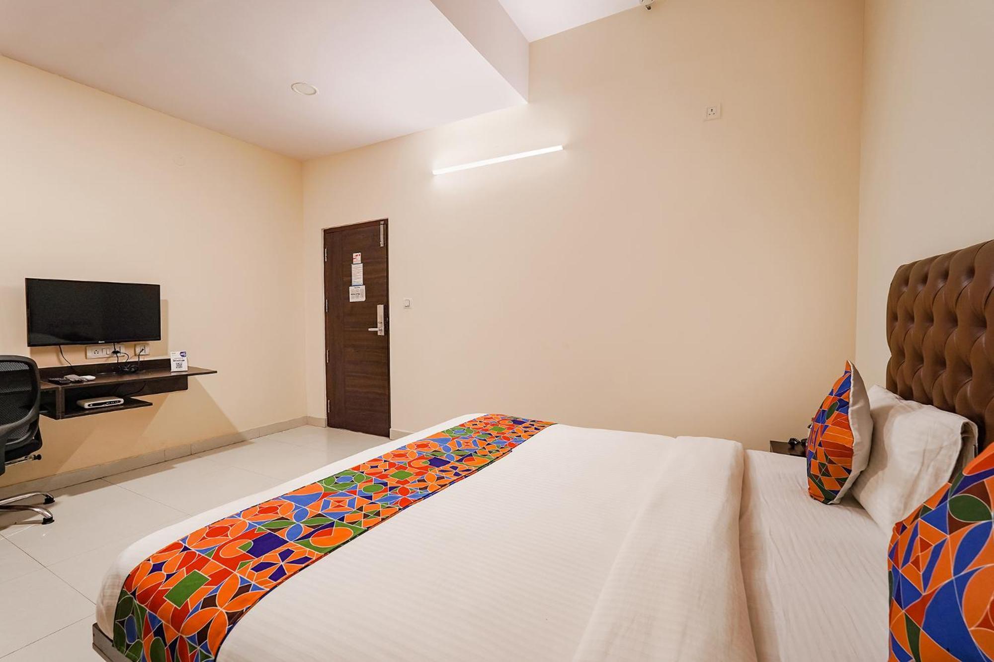 Hotel Fabhotel Leela Park 3*