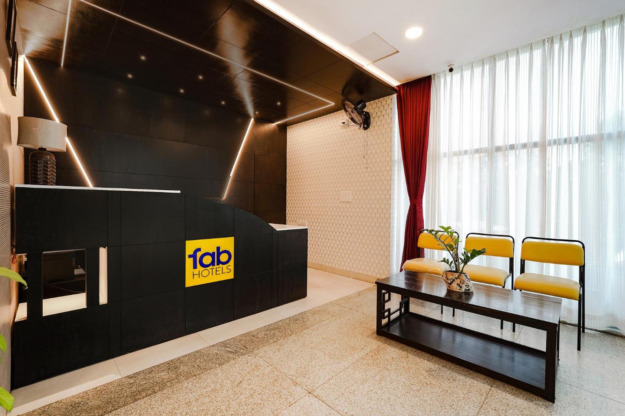 Hotel Fabhotel Leela Park