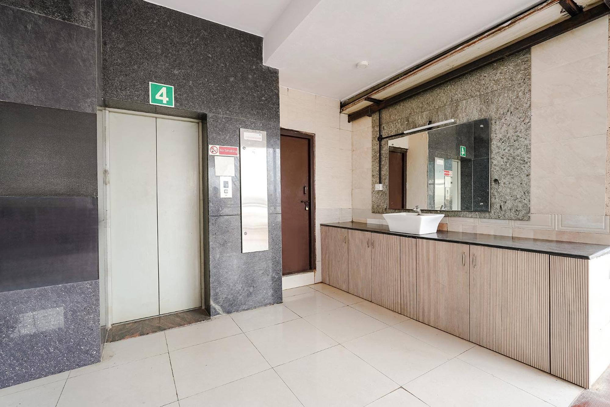 Fabhotel Leela Park 3*