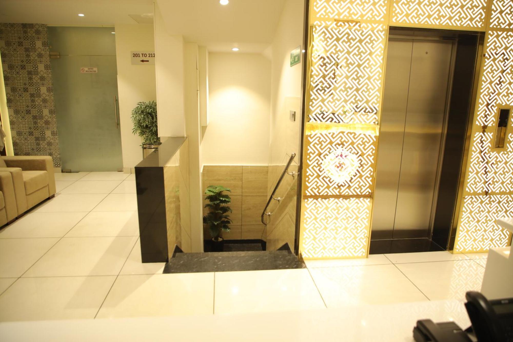 Hotel Rajathadri Royal *