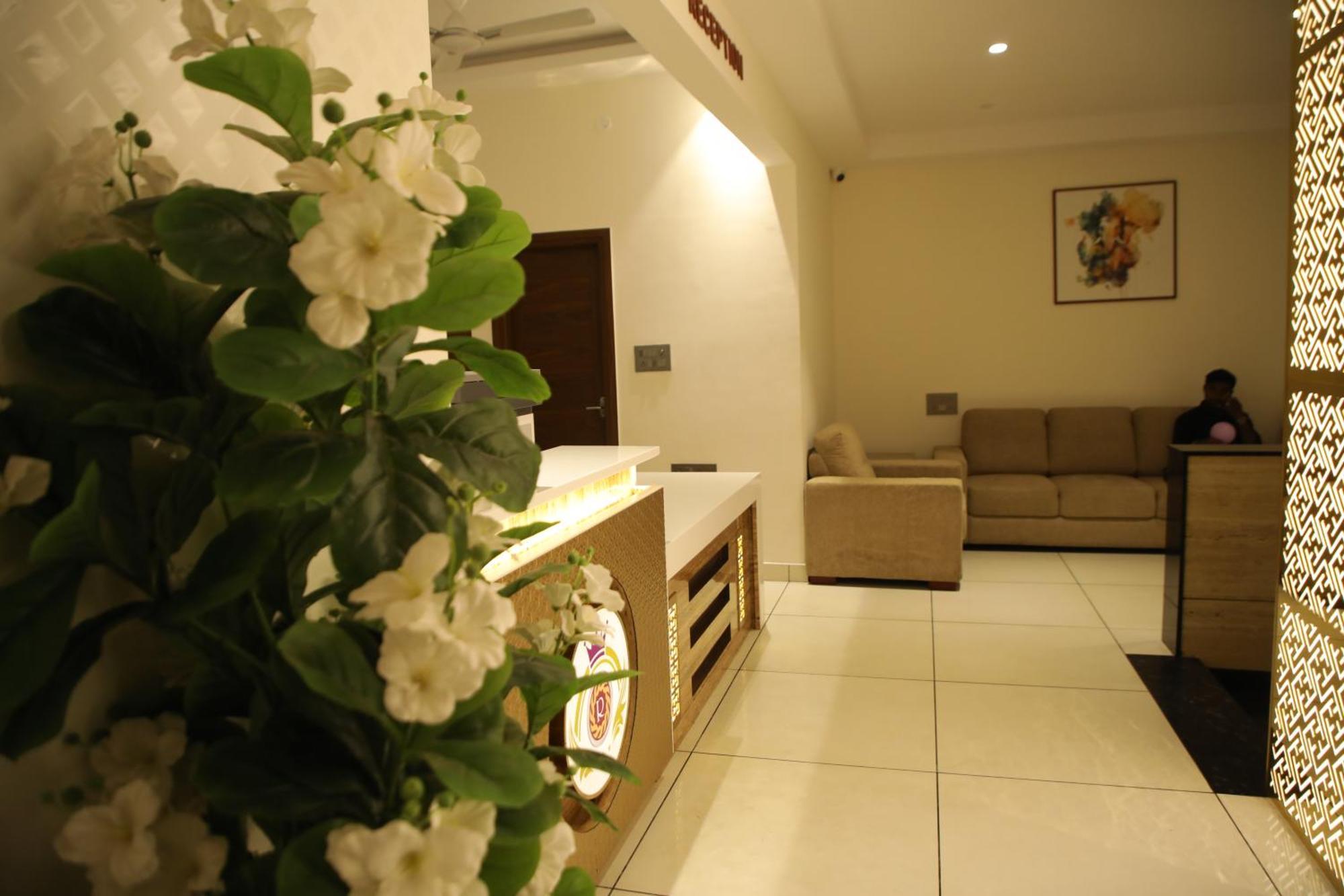 Hotel Rajathadri Royal