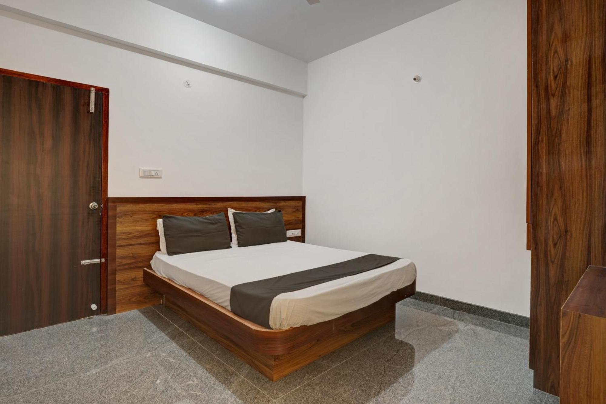 Hotel Oyo Bungalow Lodging & Boarding 3*
