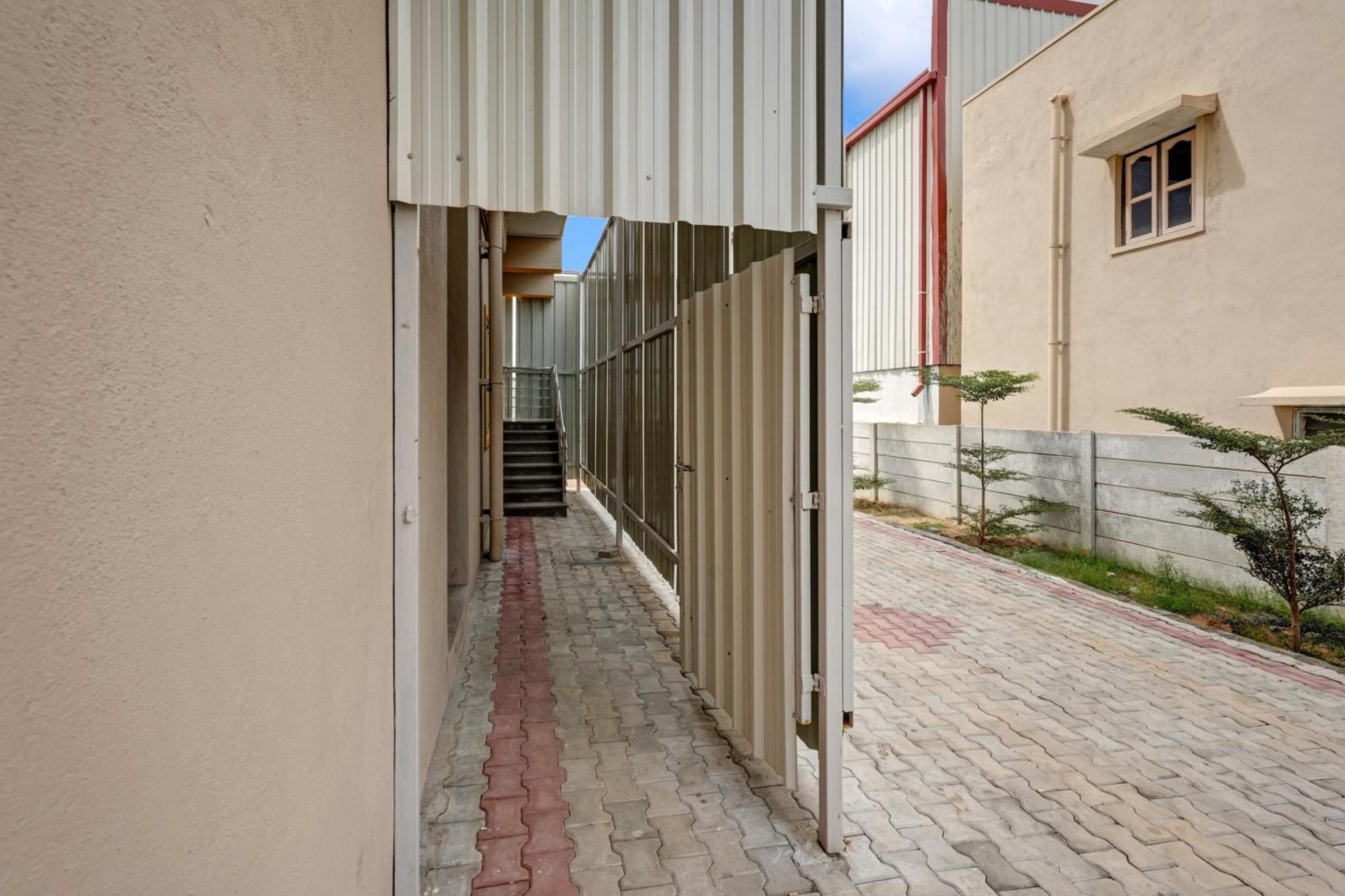 Hotel Oyo Bungalow Lodging & Boarding