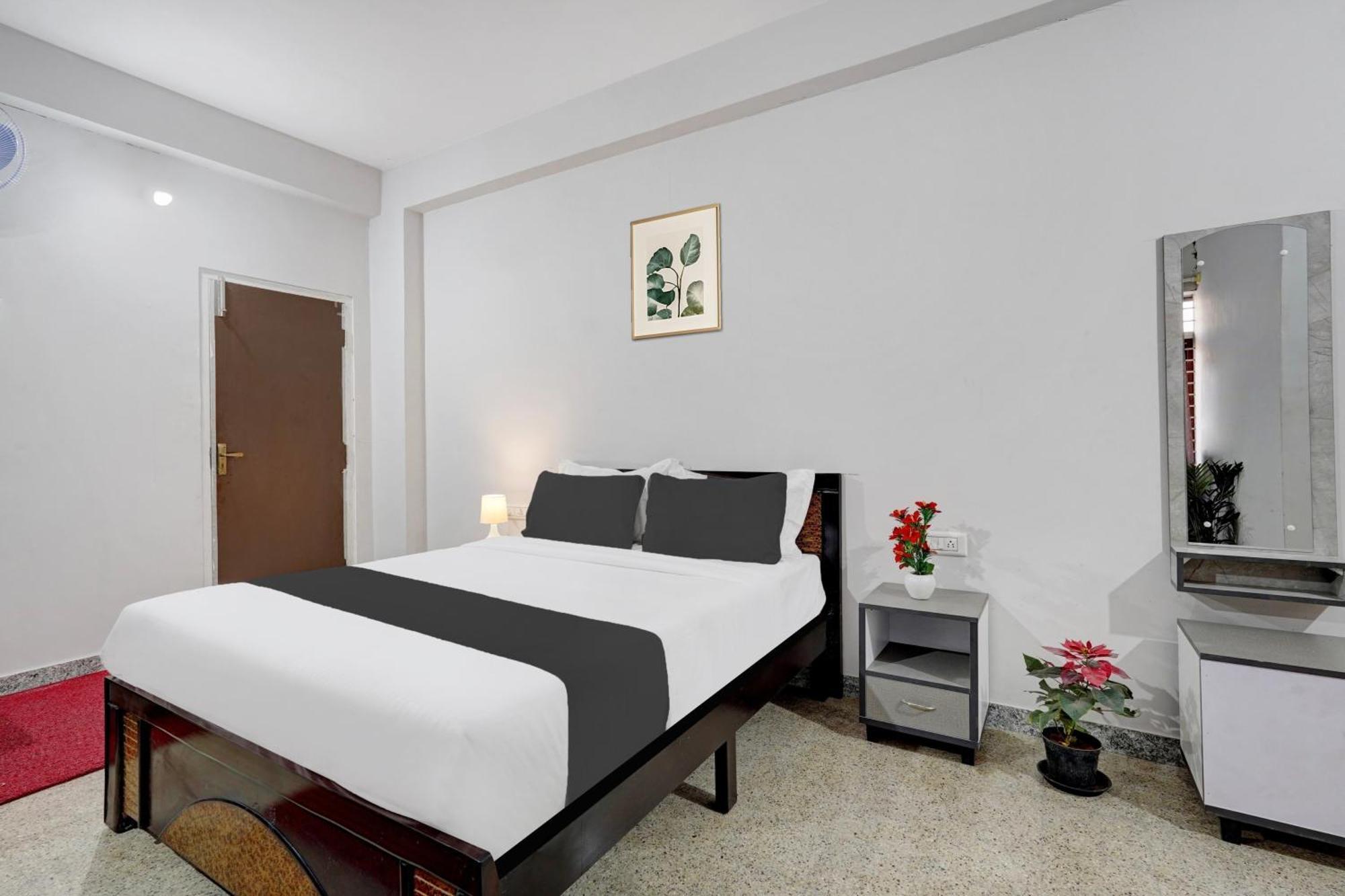 Spot On Shravanya Comforts Hotel 4*