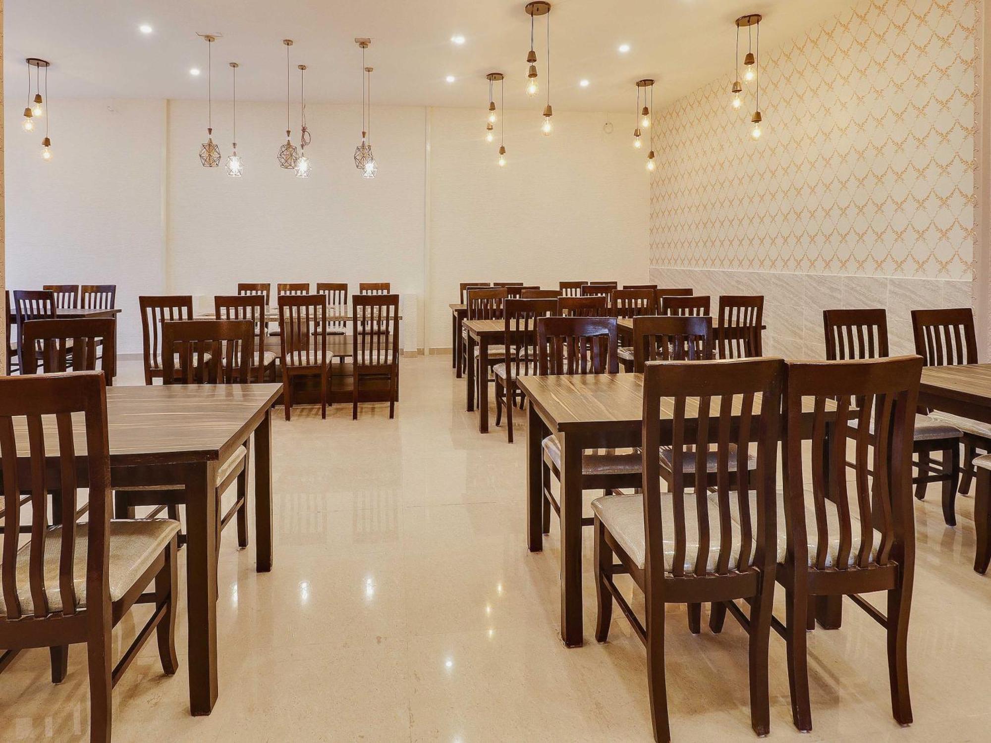 Hotel Collection O Manu Bangalore