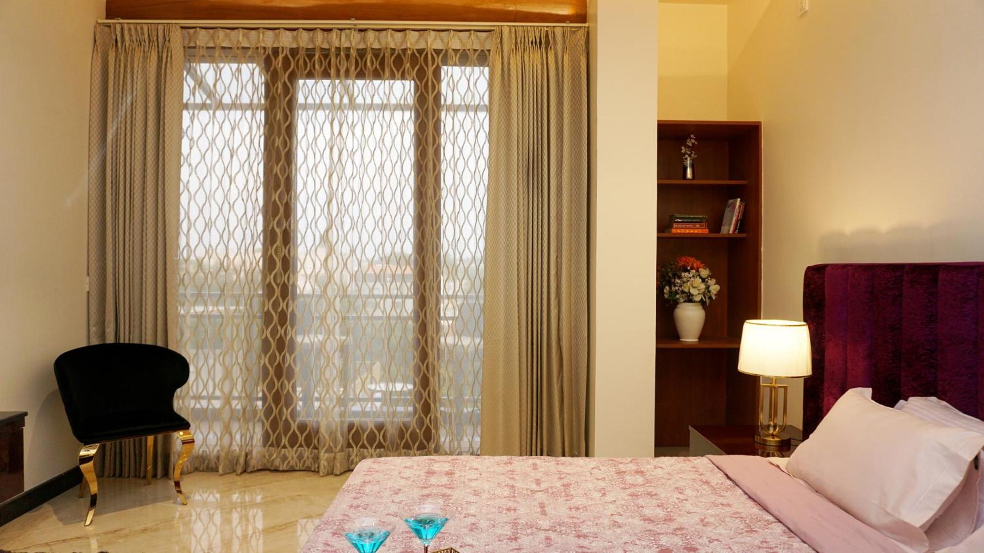 The Pentouz On 100 Feet Road Indiranagar - An Urban Luxury Retreat Apartment *