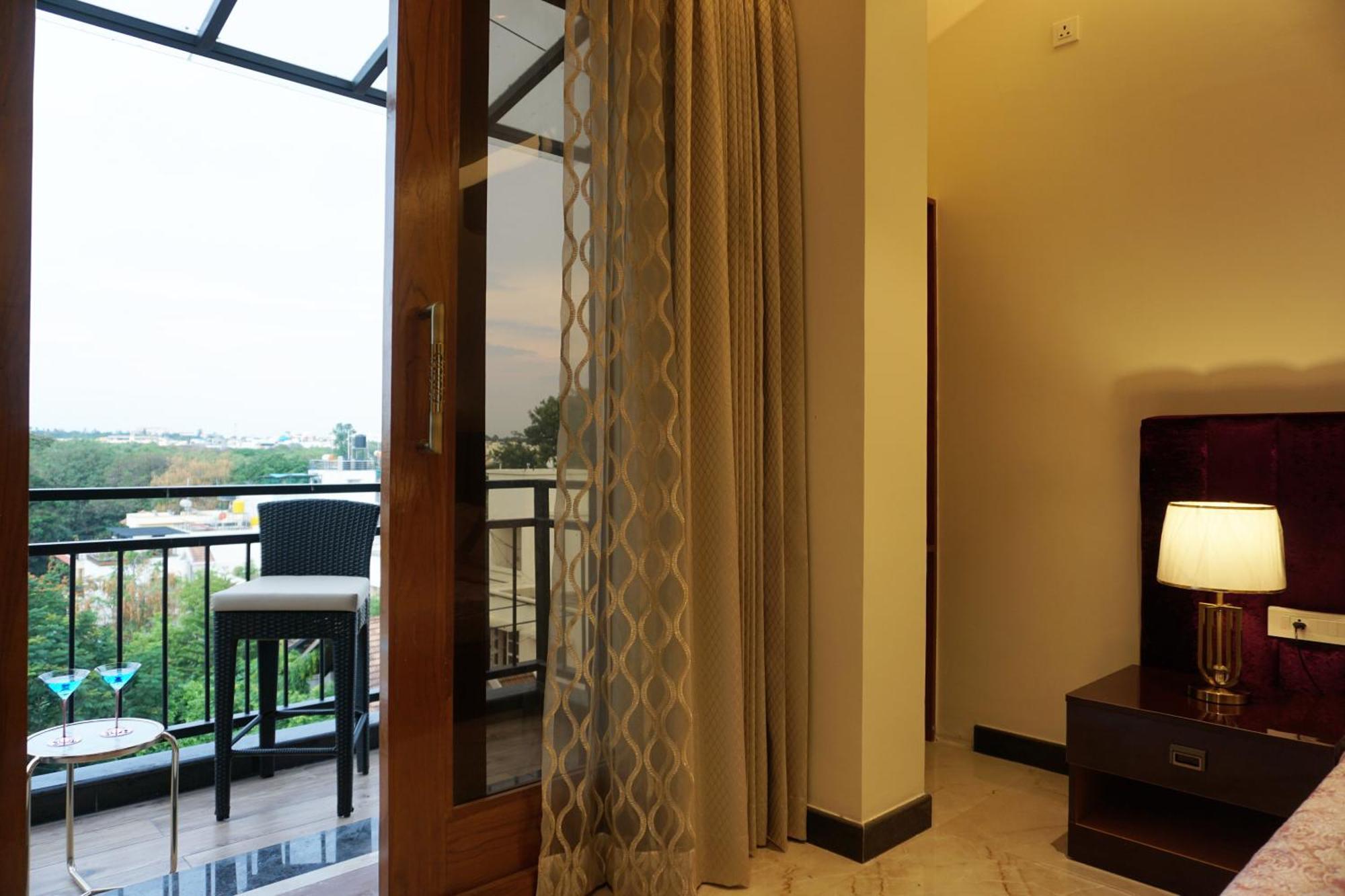 The Pentouz On 100 Feet Road Indiranagar - An Urban Luxury Retreat * Bangalore