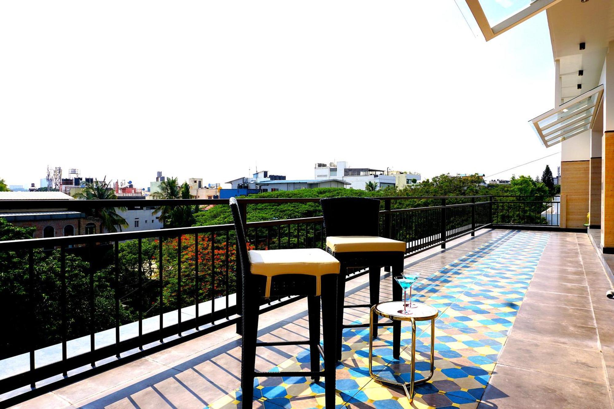The Pentouz On 100 Feet Road Indiranagar - An Urban Luxury Retreat Apartment