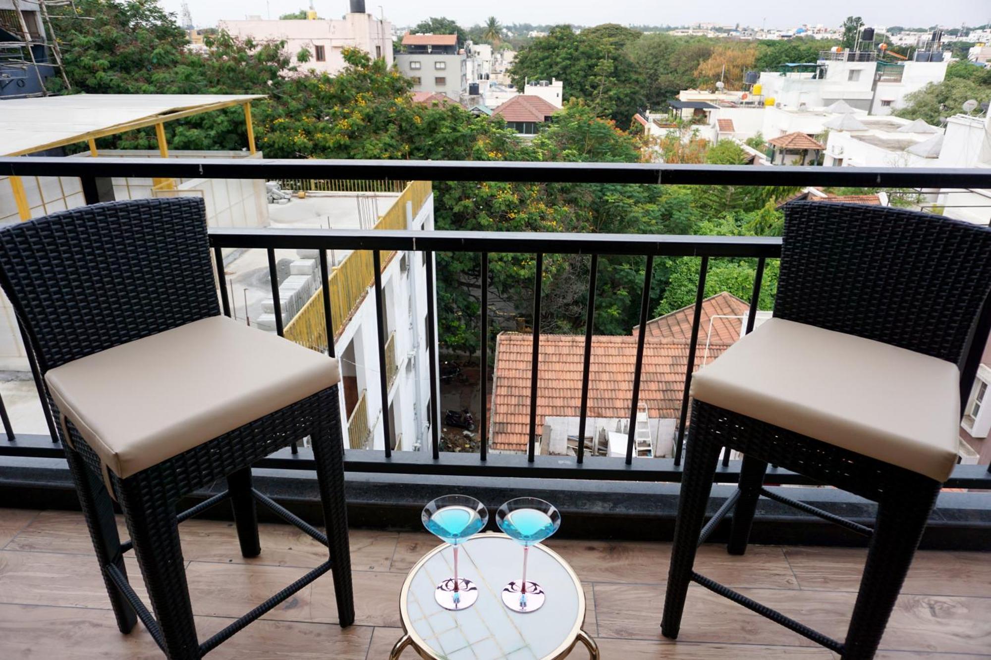 The Pentouz On 100 Feet Road Indiranagar - An Urban Luxury Retreat Apartment *