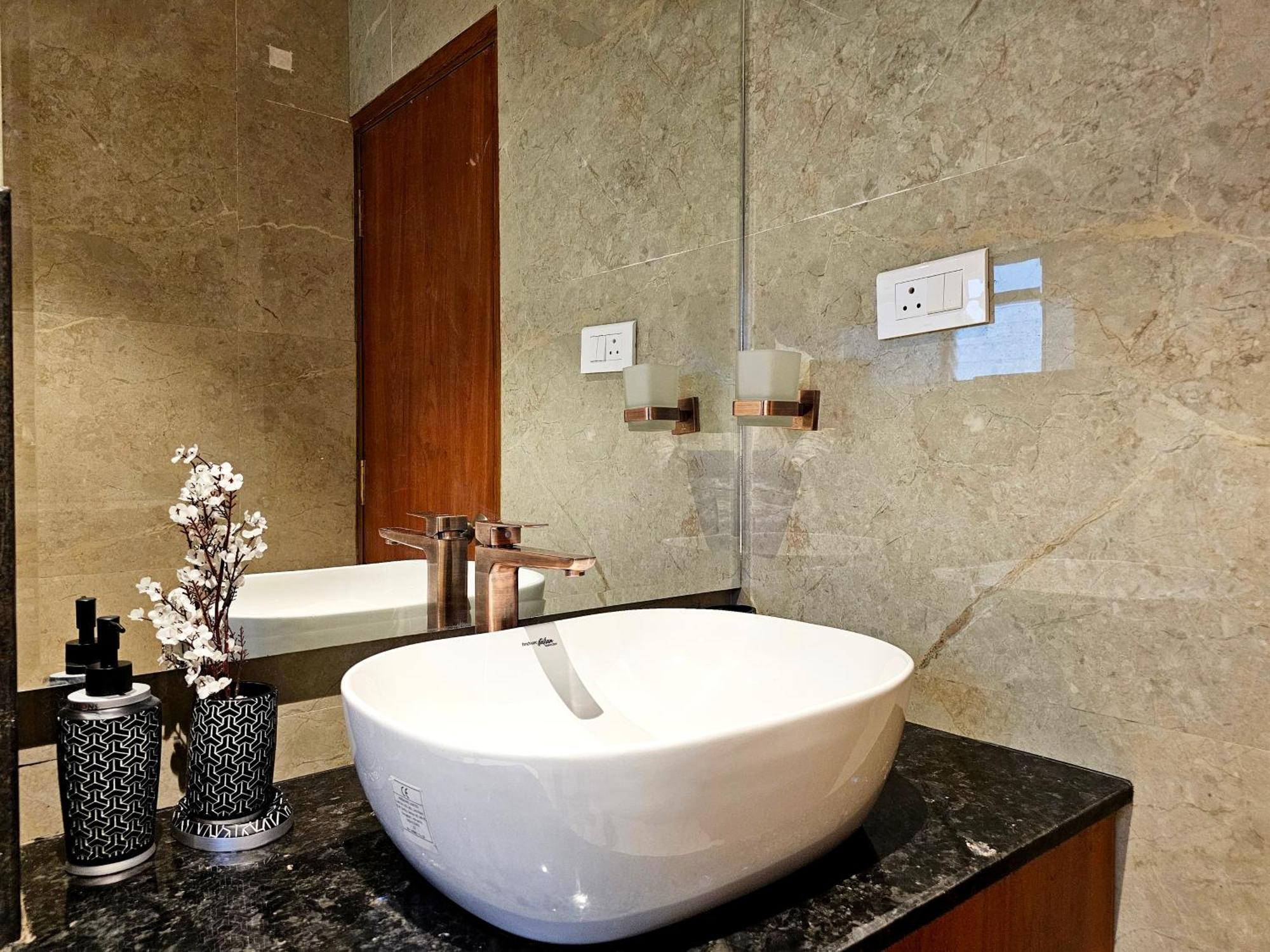 Apartment The Pentouz On 100 Feet Road Indiranagar - An Urban Luxury Retreat *