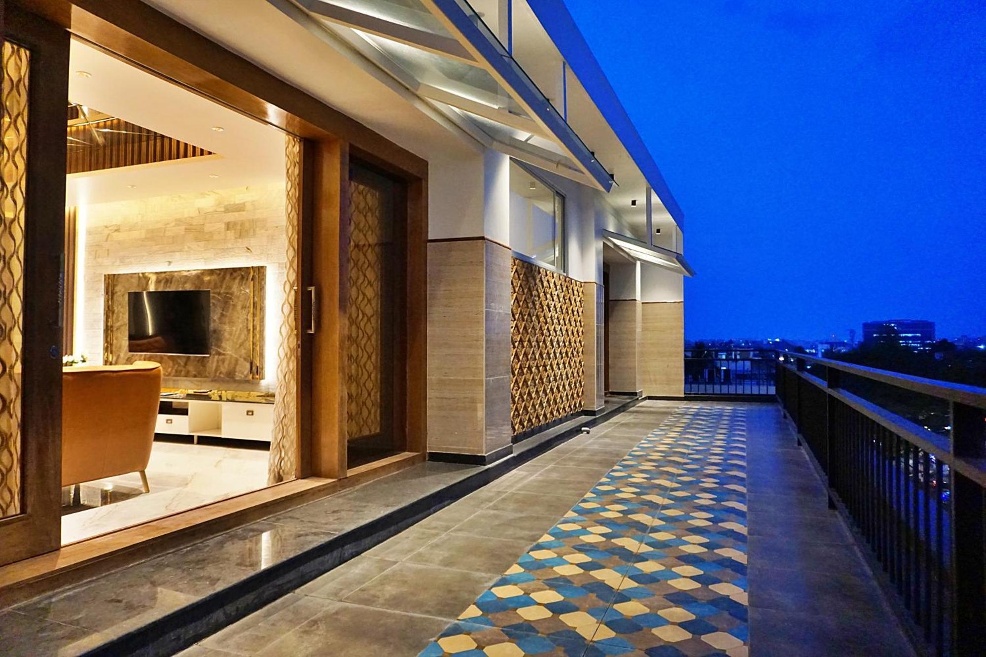 The Pentouz On 100 Feet Road Indiranagar - An Urban Luxury Retreat Apartment Bangalore