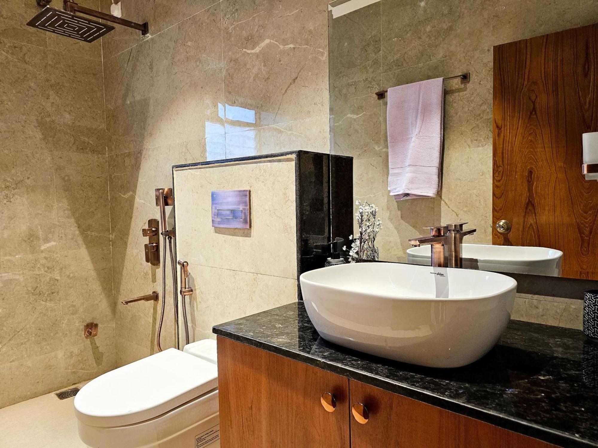 The Pentouz On 100 Feet Road Indiranagar - An Urban Luxury Retreat Apartment