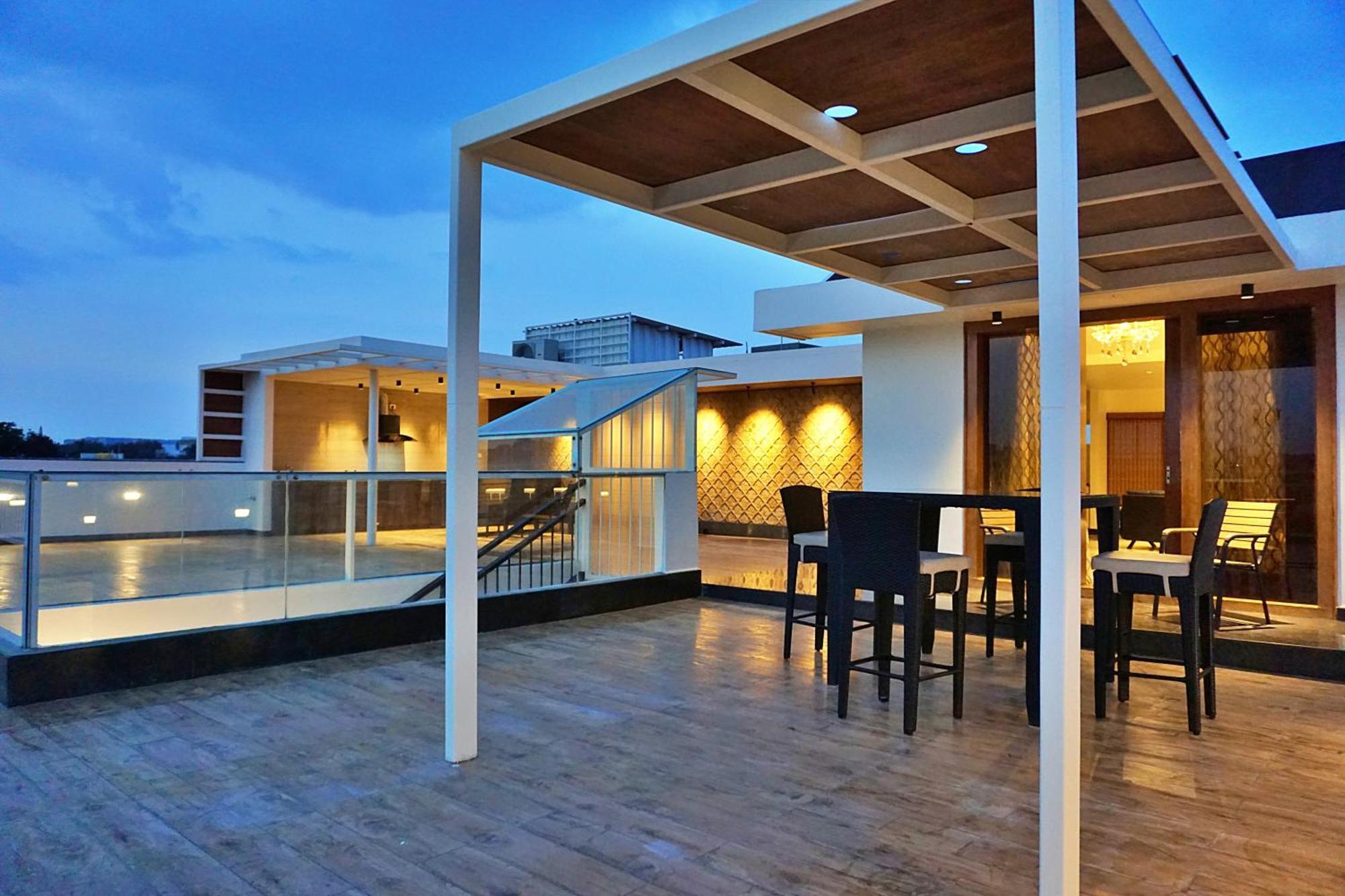 The Pentouz On 100 Feet Road Indiranagar - An Urban Luxury Retreat Apartment Bangalore