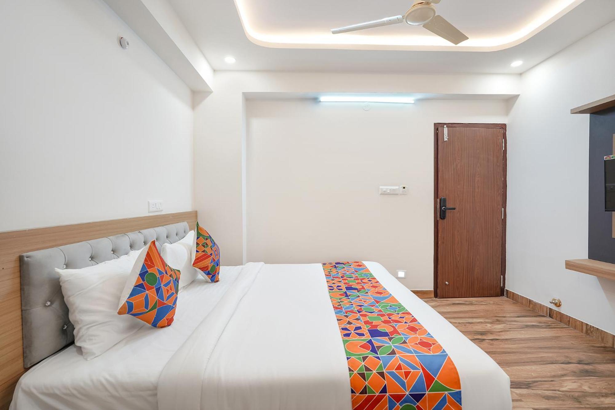 Hotel Fabhotel Redmoon 3*