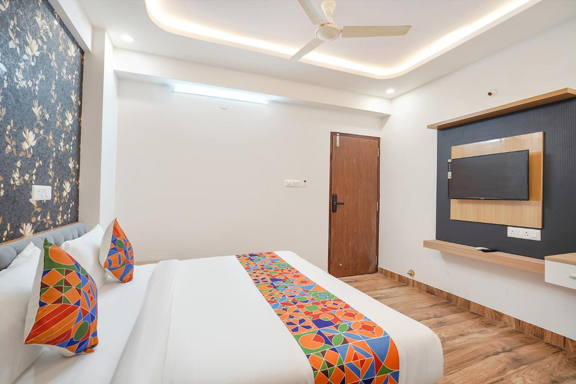 Hotel Fabhotel Redmoon 3*