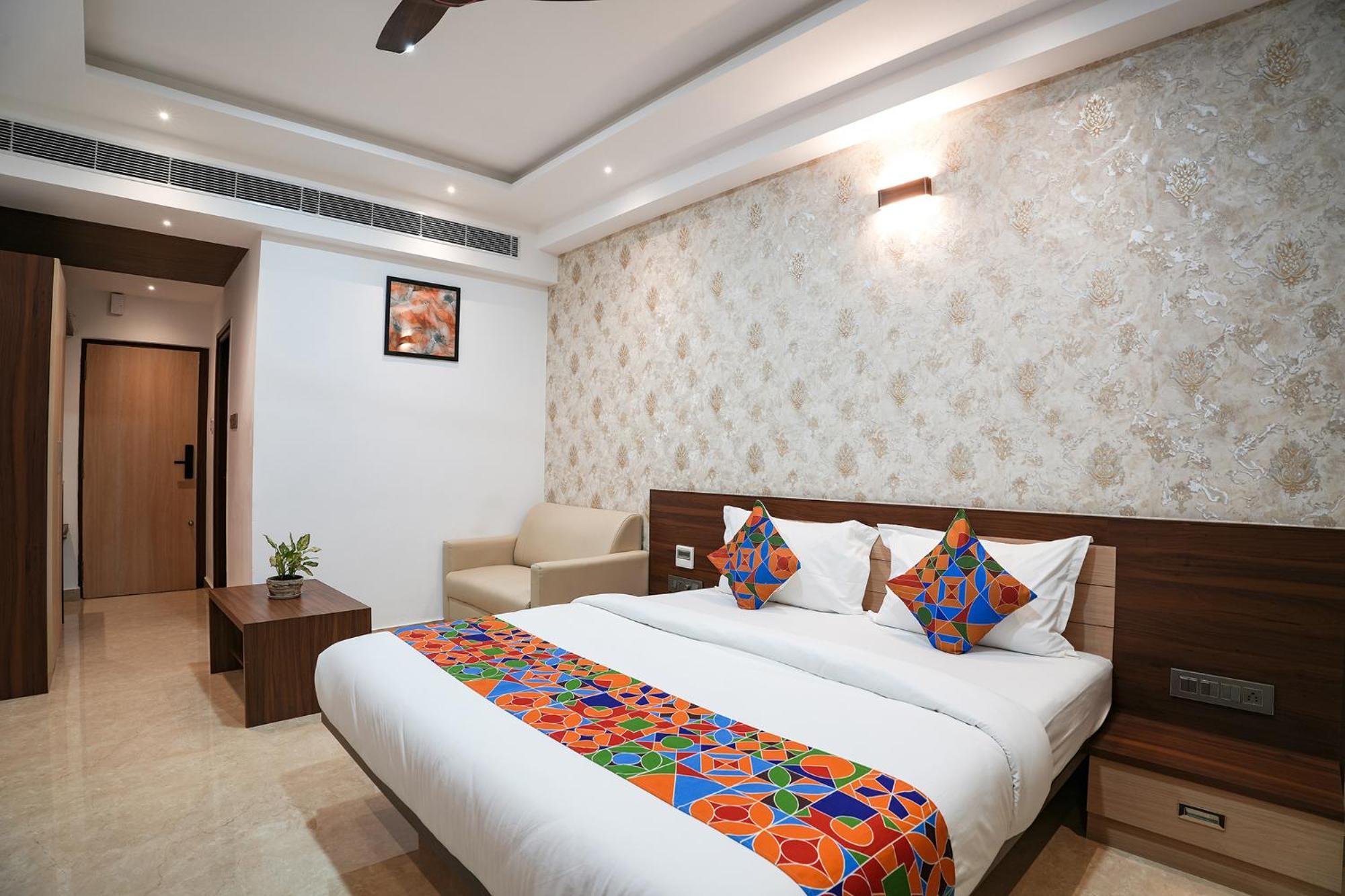 Hotel Fabhotel 7 Hills 3*