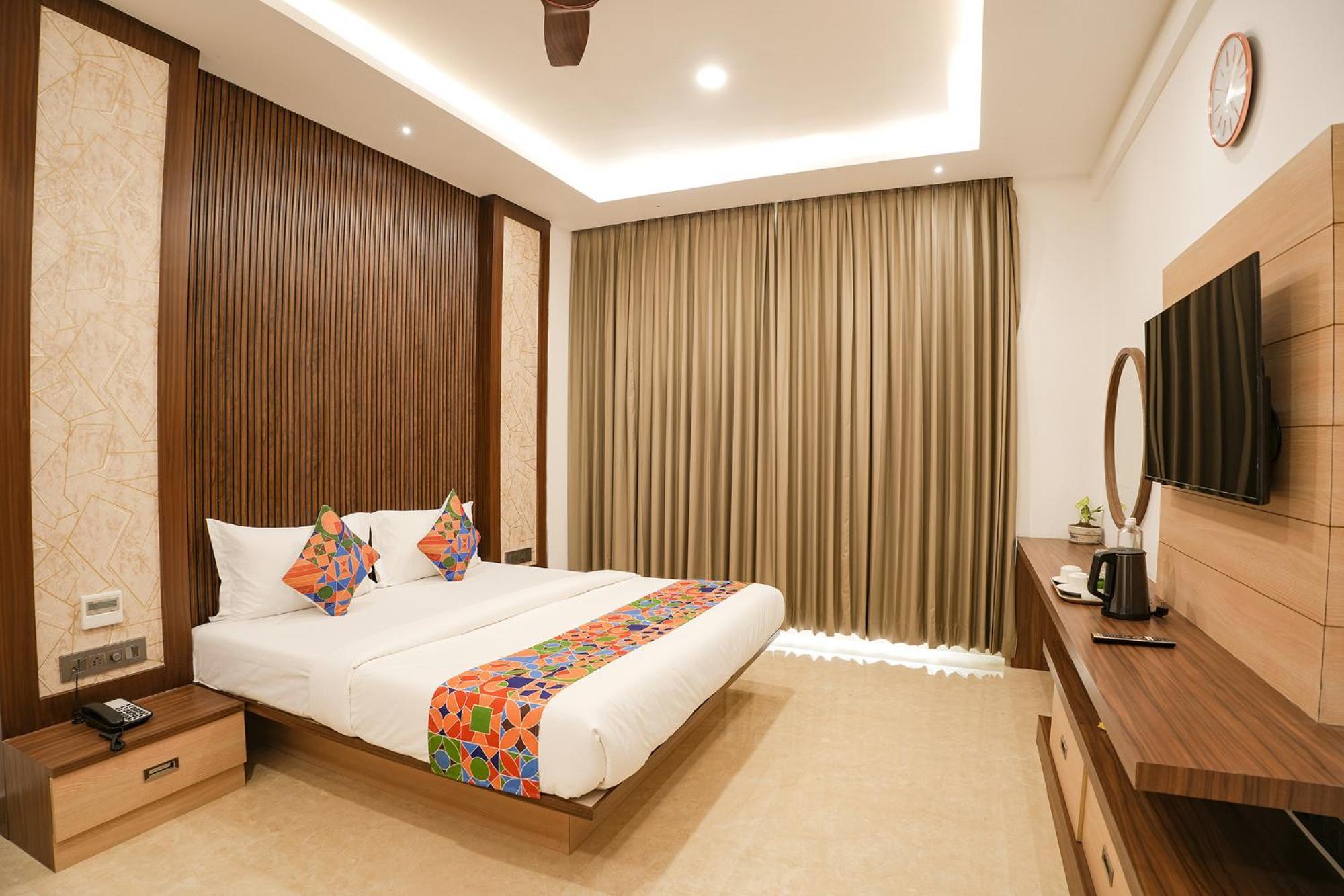 Hotel Fabhotel 7 Hills 3*