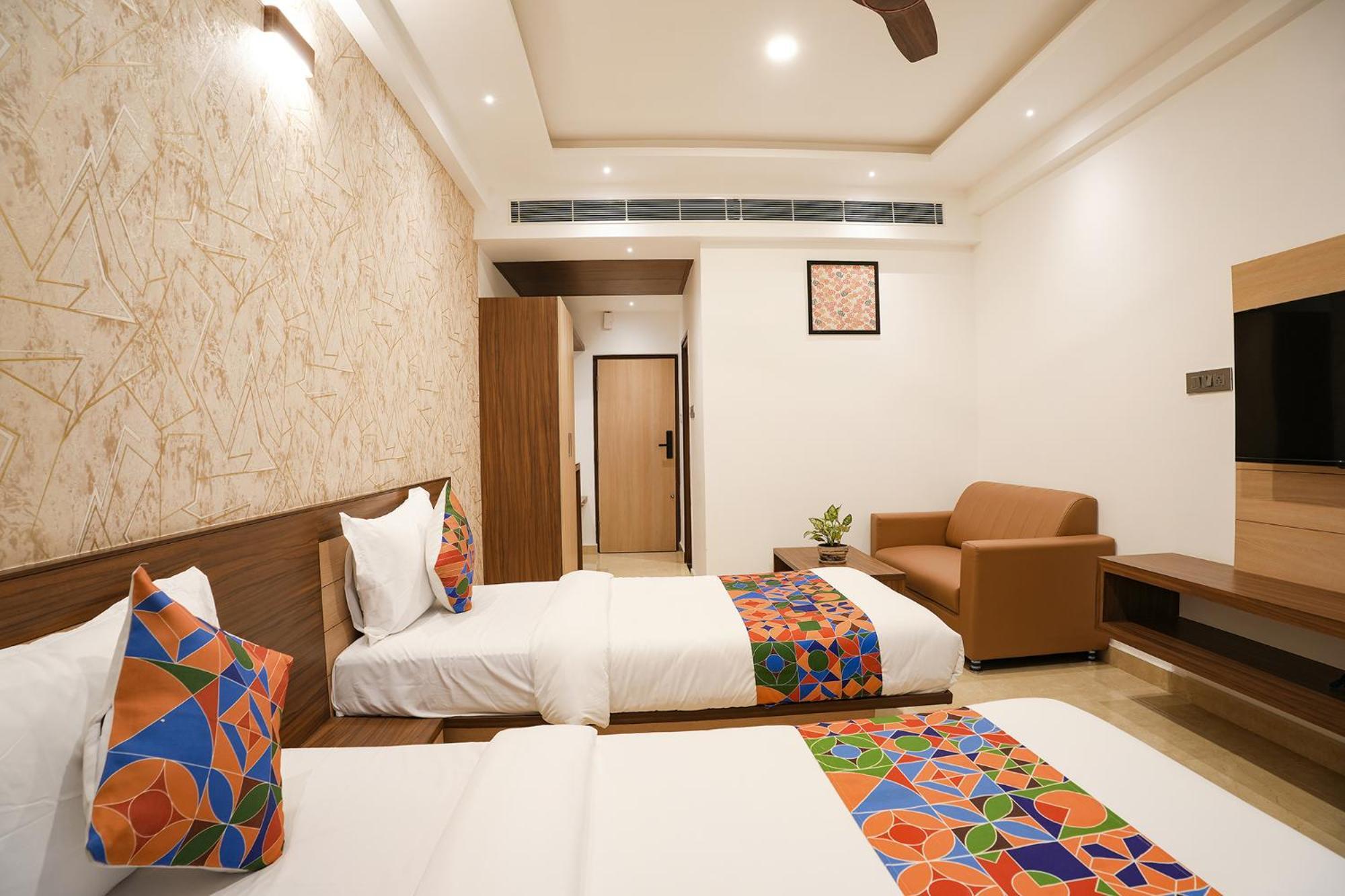 Hotel Fabhotel 7 Hills