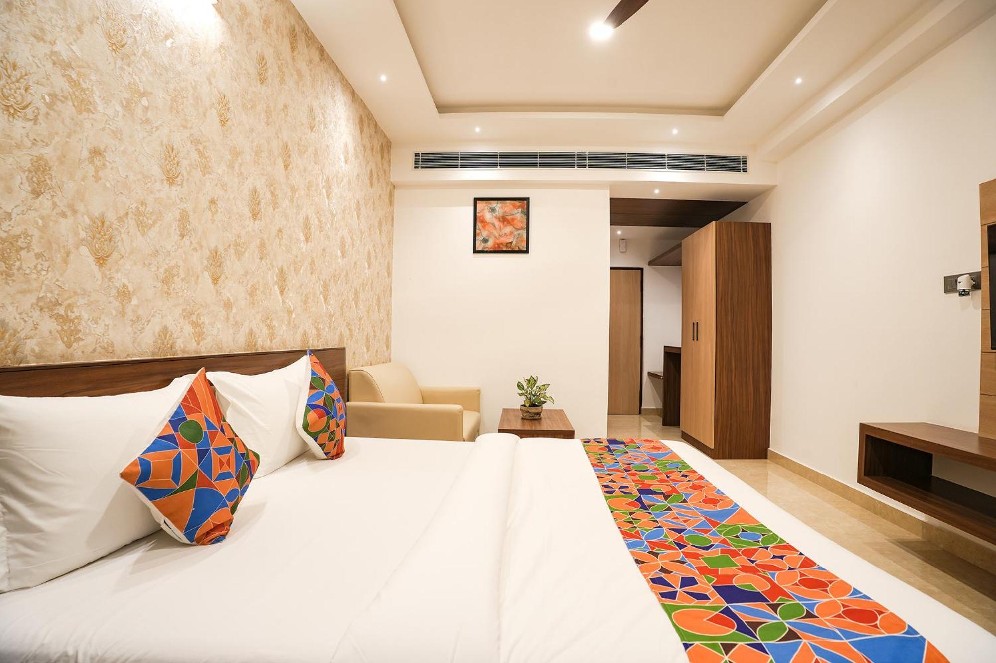 Fabhotel 7 Hills 3*