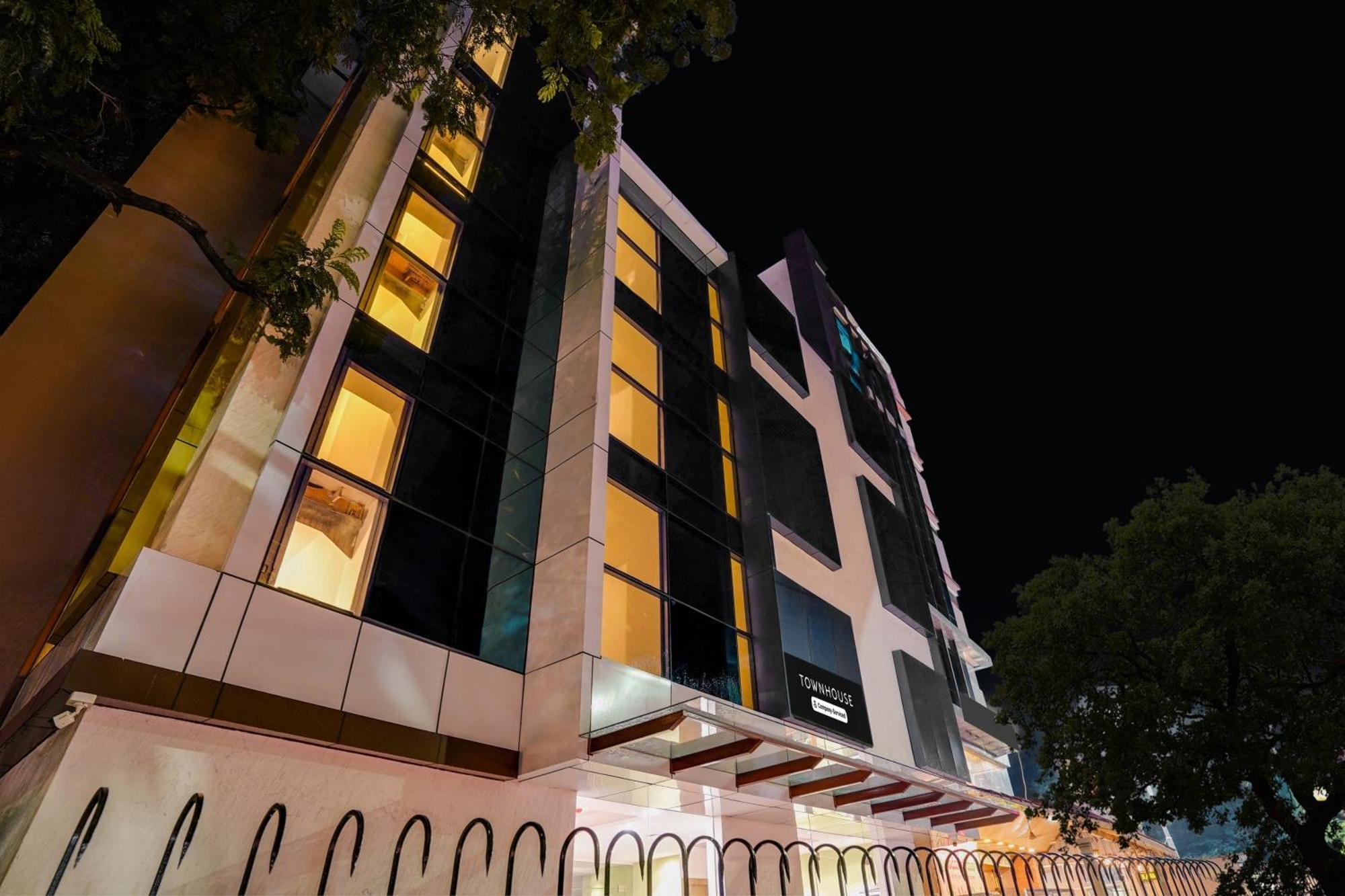 Super Townhouse Itpl Near Prestige Shanti Niketan Hotel