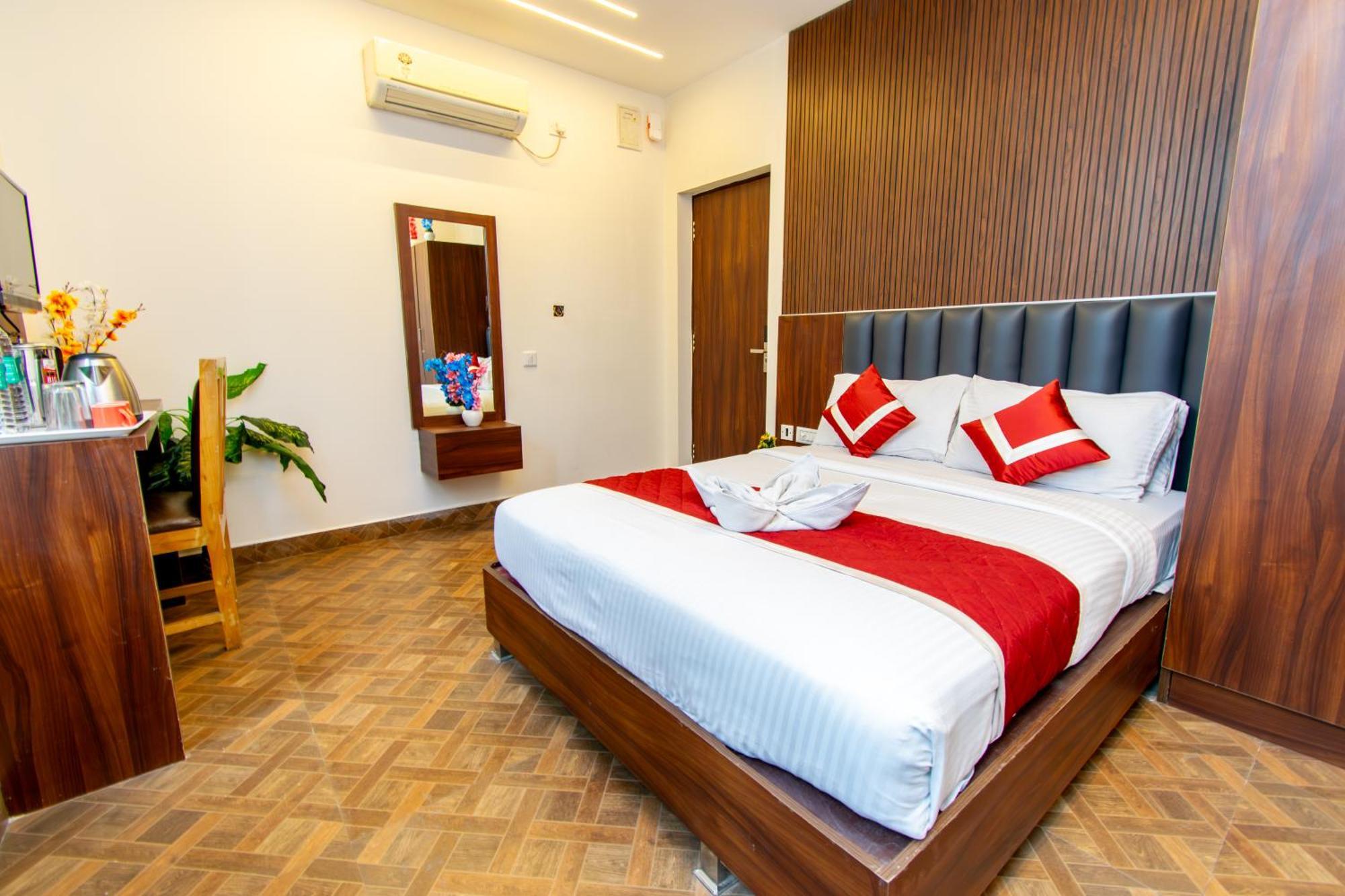 Hotel Fabhotel Emerald