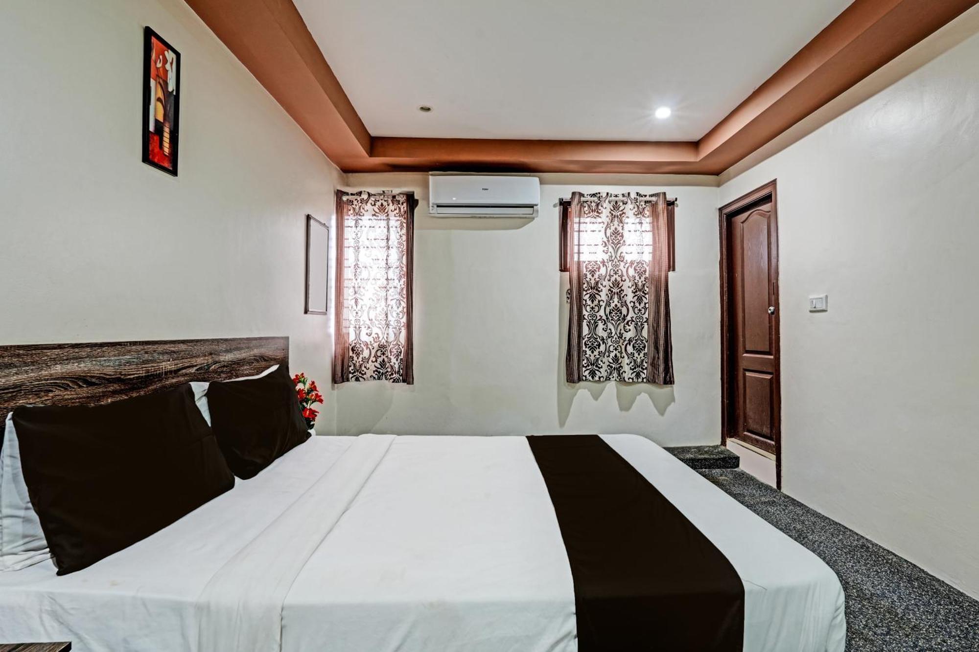 O Sri Sai Sevalal Comfort's Hotel 4*