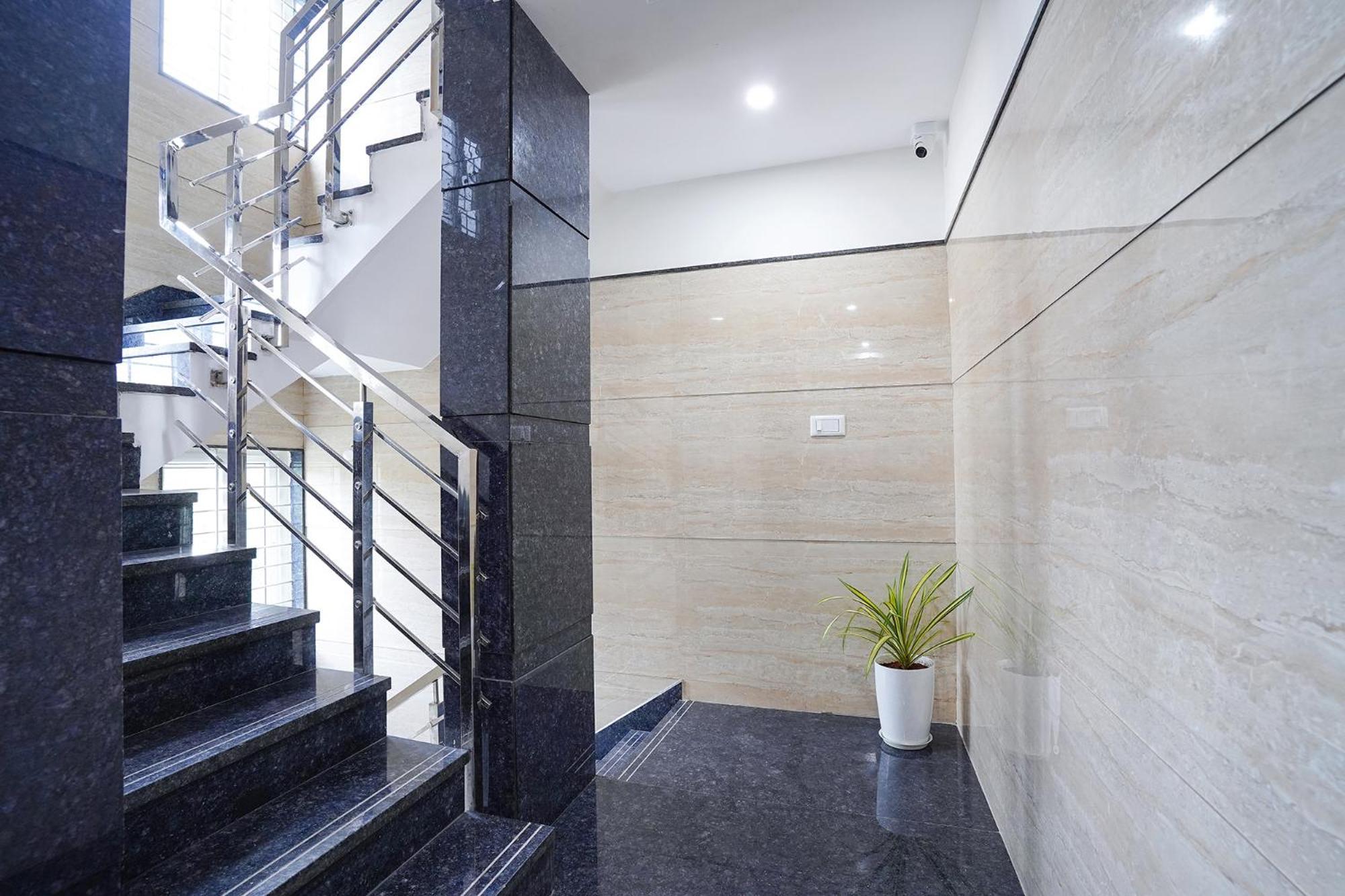 Hotel Fabhotel Hsr Gateway